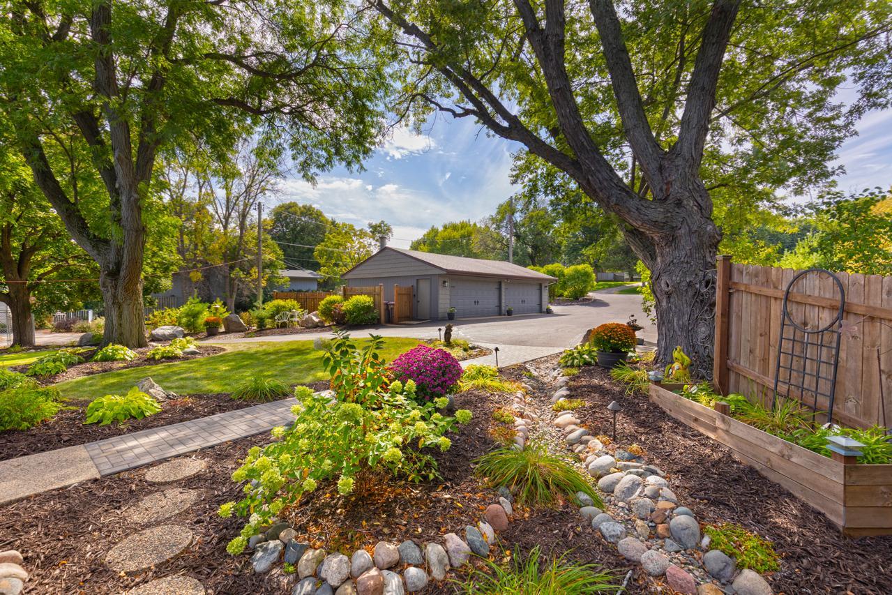 View of Residential at 15601 Summit Drive, Eden Prairie MN 55347, Eden Prairie (54 of 75) - Mike Wilen | Minnesota Team Real Estate