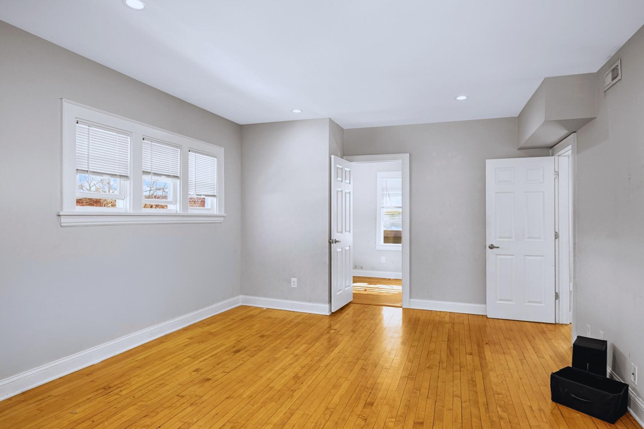 View of Residential Income at 16 33rd Street, Minneapolis MN 55408, Minneapolis (18 of 53) - Mike Wilen | Minnesota Team Real Estate