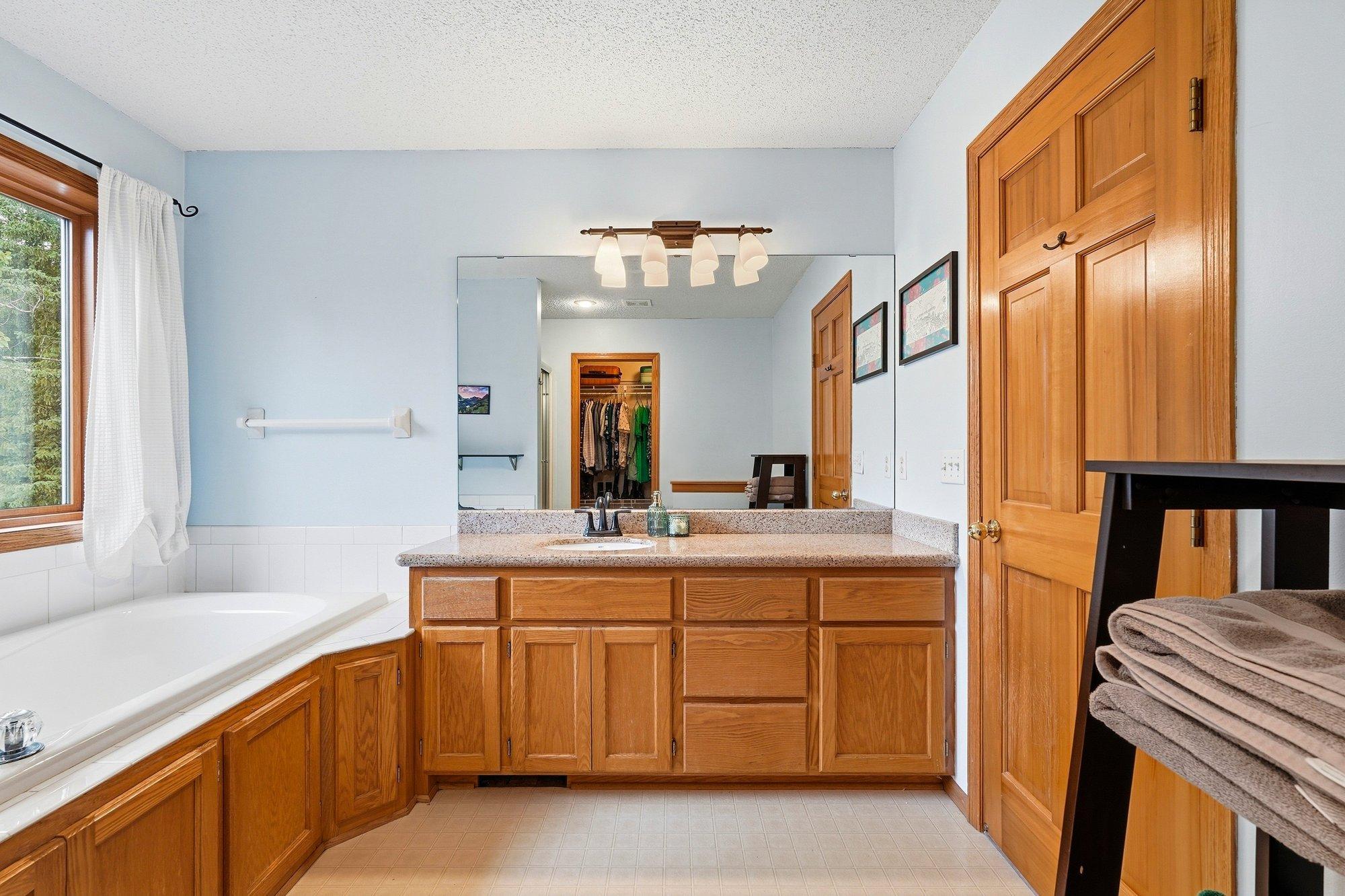 View of Residential at 524 Eastwood Court, Eagan MN 55123, Eagan (33 of 61) - Mike Wilen | Minnesota Team Real Estate