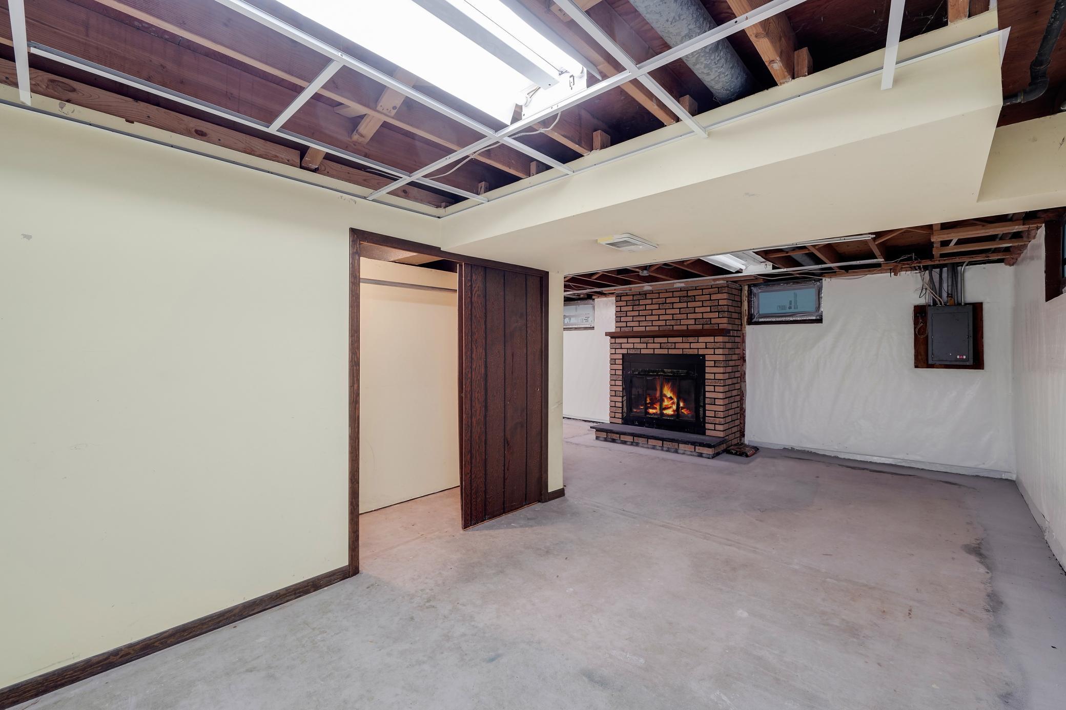 View of Residential at 2153 Holloway Avenue, North Saint Paul MN 55109, North Saint Paul (25 of 47) - Mike Wilen | Minnesota Team Real Estate