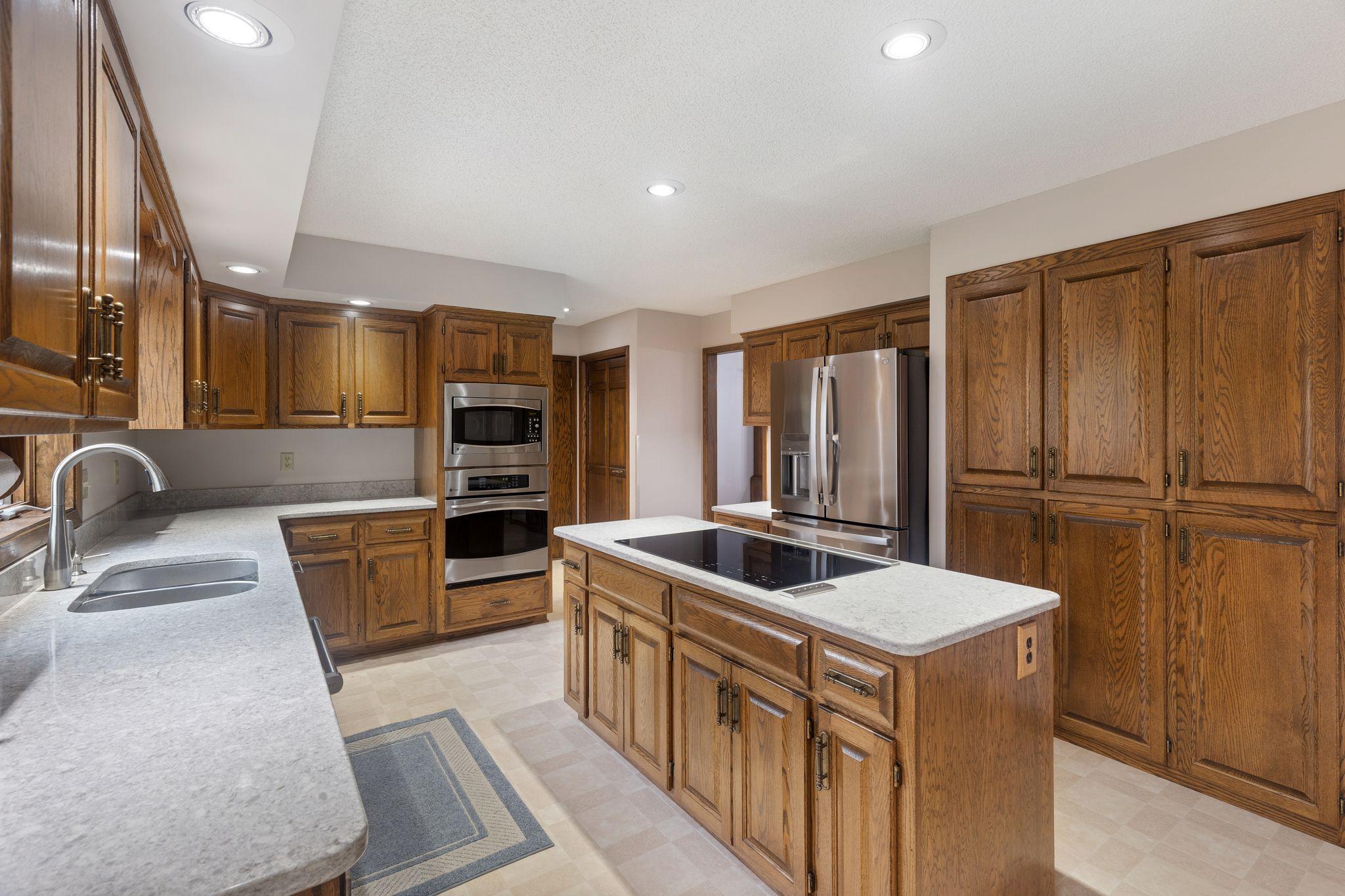View of Residential at 525 Sycamore Circle, Plymouth MN 55441, Plymouth (19 of 53) - Mike Wilen | Minnesota Team Real Estate