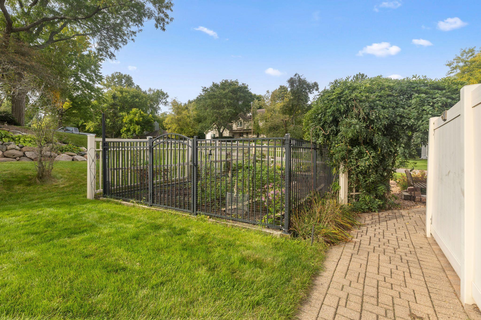 View of Residential at 525 Sycamore Circle, Plymouth MN 55441, Plymouth (47 of 53) - Mike Wilen | Minnesota Team Real Estate
