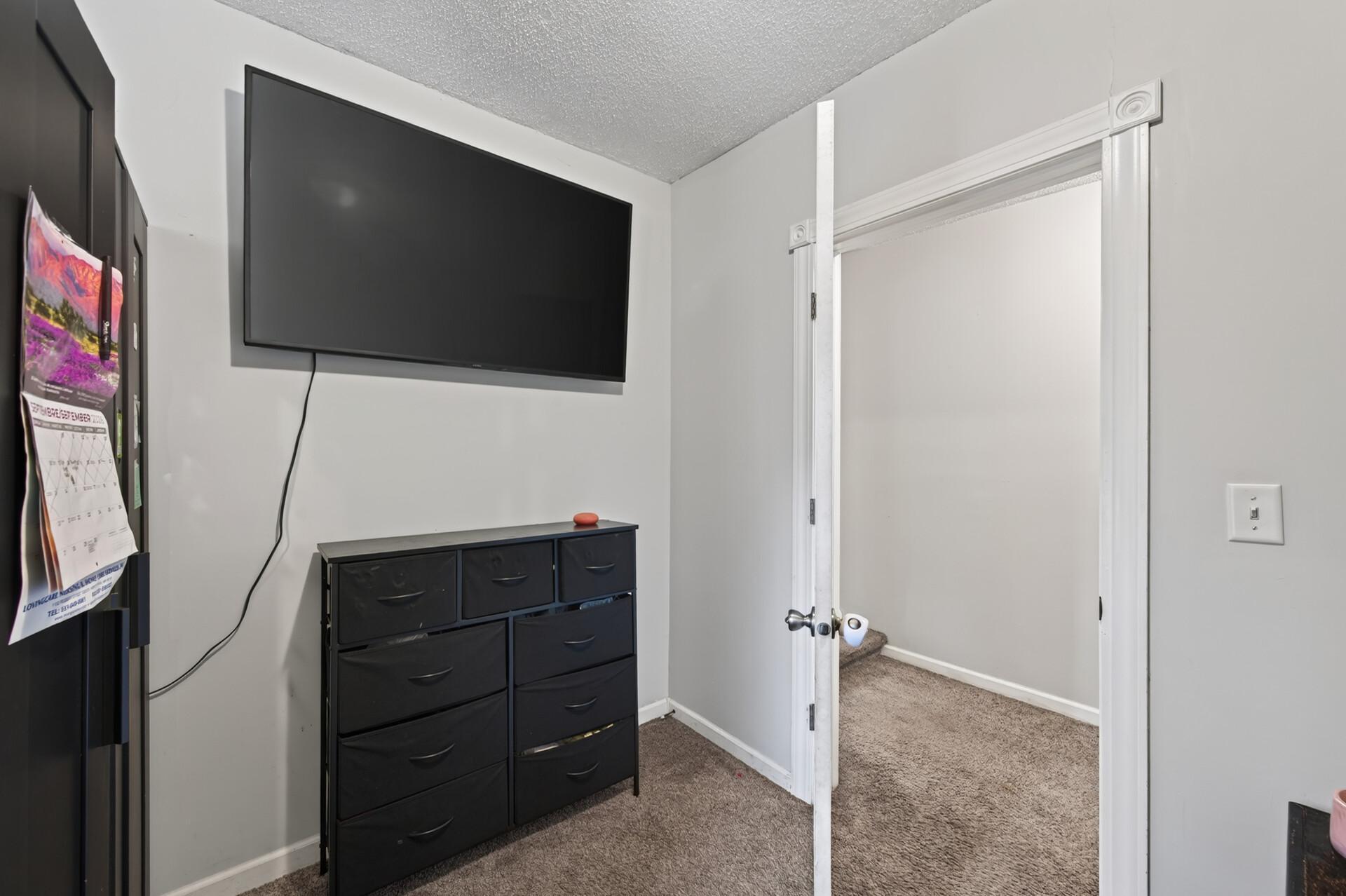 View of Residential at 1076 Ross Avenue, Saint Paul MN 55106, Saint Paul (17 of 27) - Mike Wilen | Minnesota Team Real Estate