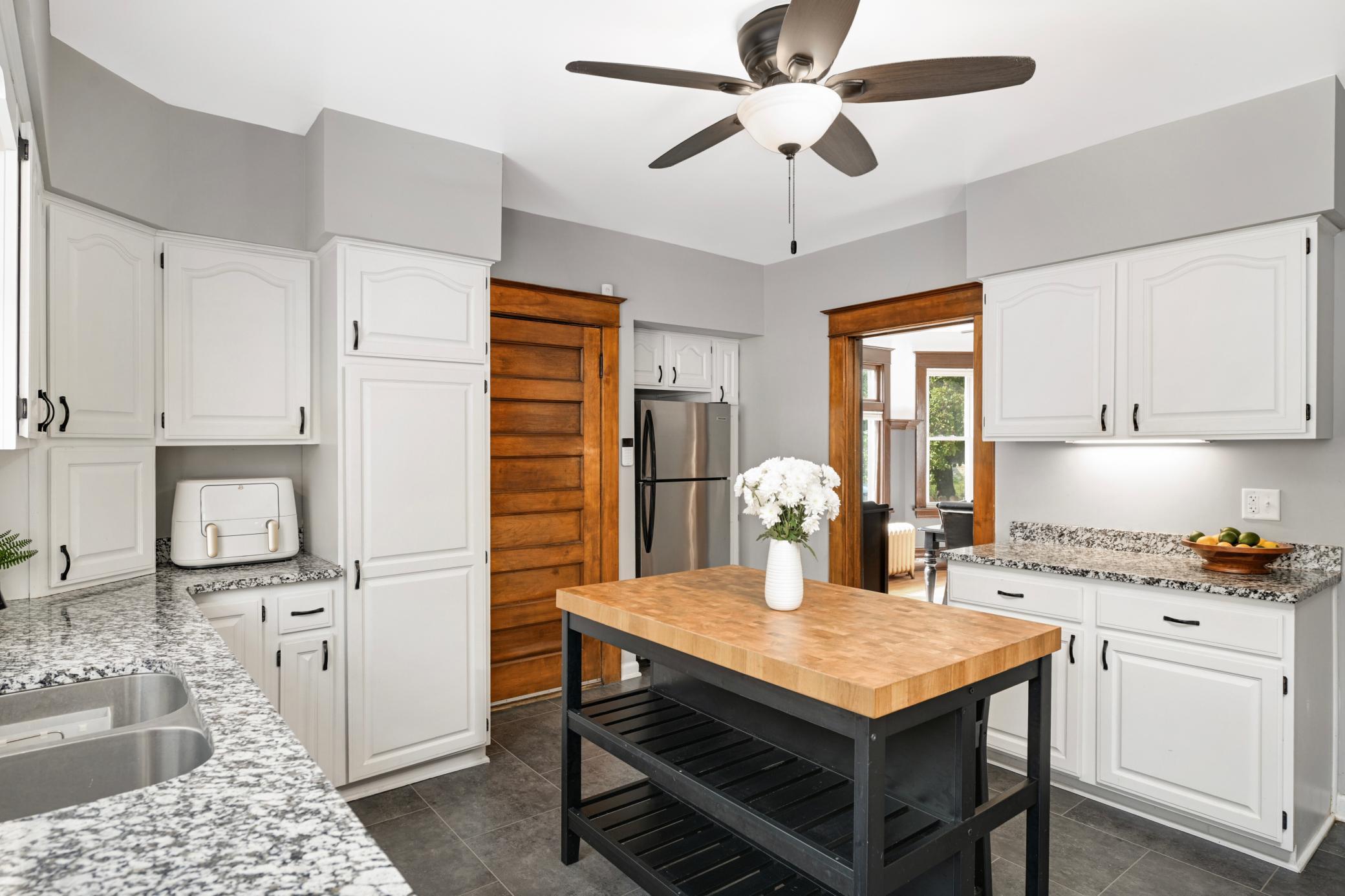 View of Residential at 328 Osceola Avenue, Saint Paul MN 55102, Saint Paul (17 of 39) - Mike Wilen | Minnesota Team Real Estate