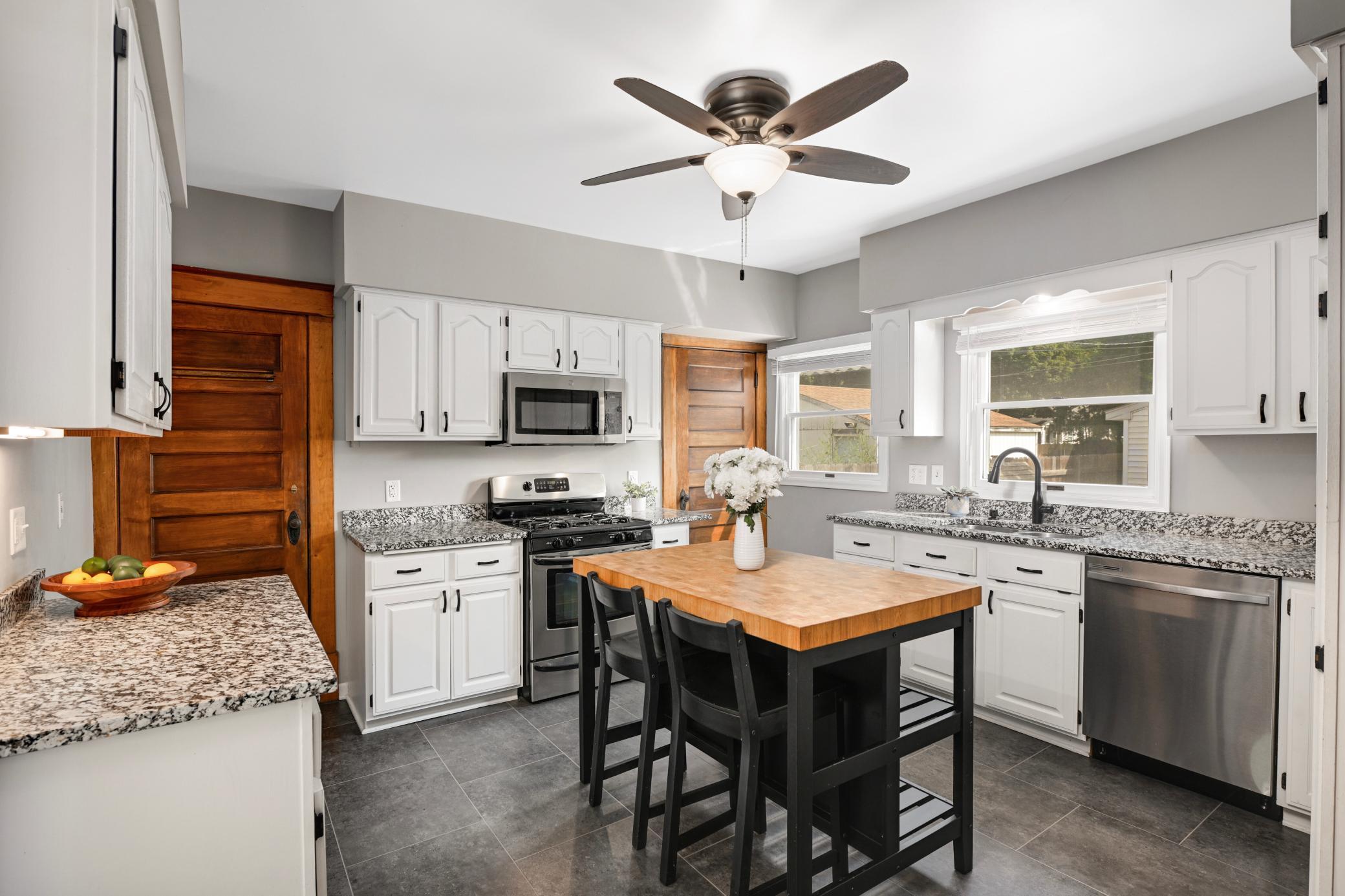 View of Residential at 328 Osceola Avenue, Saint Paul MN 55102, Saint Paul (14 of 39) - Mike Wilen | Minnesota Team Real Estate