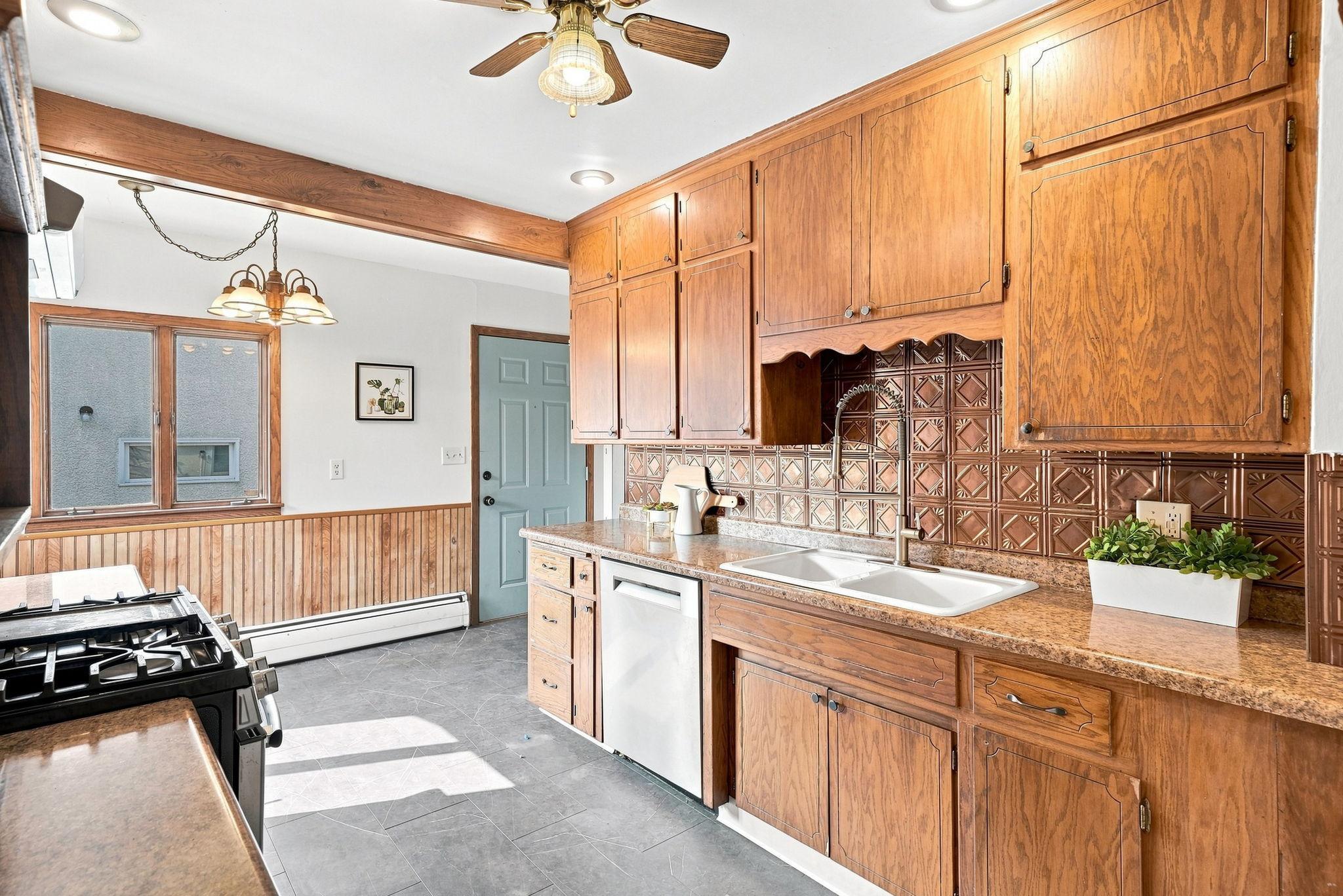 View of Residential at 902 Hyacinth Ave E, Saint Paul MN 55106, Saint Paul (5 of 22) - Mike Wilen | Minnesota Team Real Estate