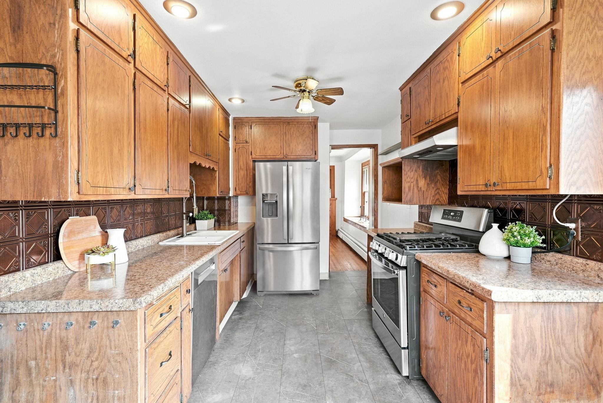 View of Residential at 902 Hyacinth Ave E, Saint Paul MN 55106, Saint Paul (6 of 22) - Mike Wilen | Minnesota Team Real Estate
