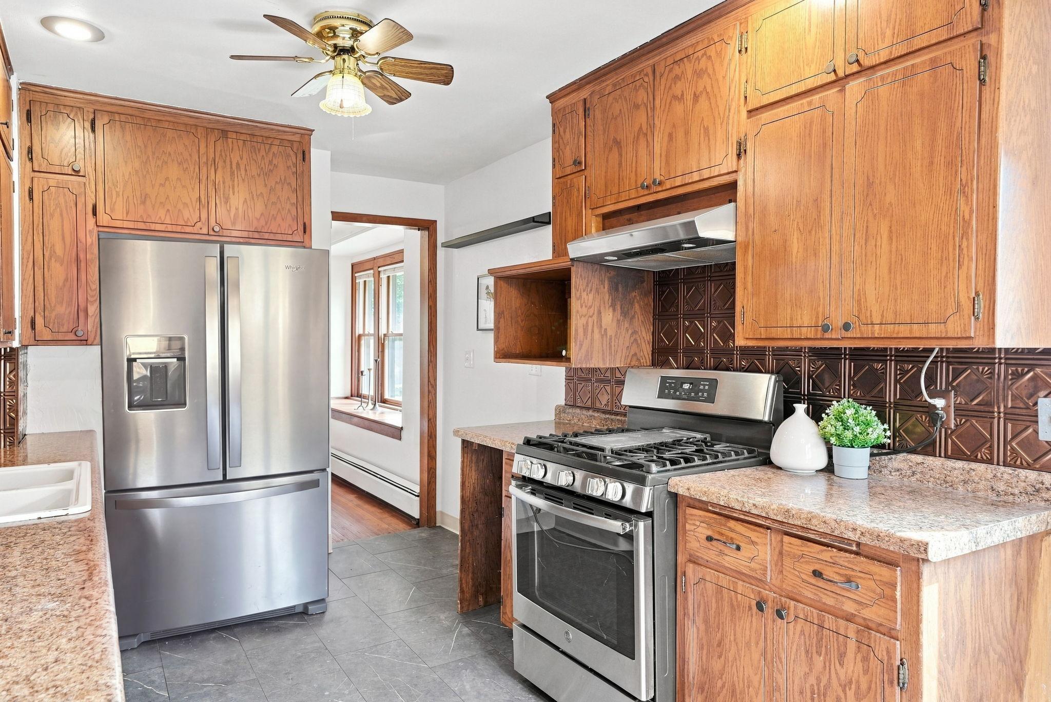 View of Residential at 902 Hyacinth Ave E, Saint Paul MN 55106, Saint Paul (7 of 22) - Mike Wilen | Minnesota Team Real Estate