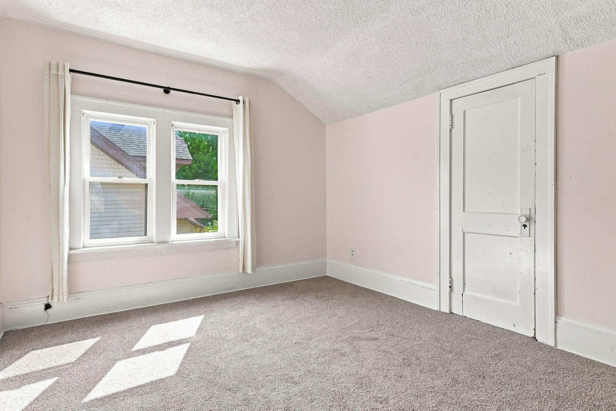 View of Residential at 902 Hyacinth Ave E, Saint Paul MN 55106, Saint Paul (13 of 22) - Mike Wilen | Minnesota Team Real Estate