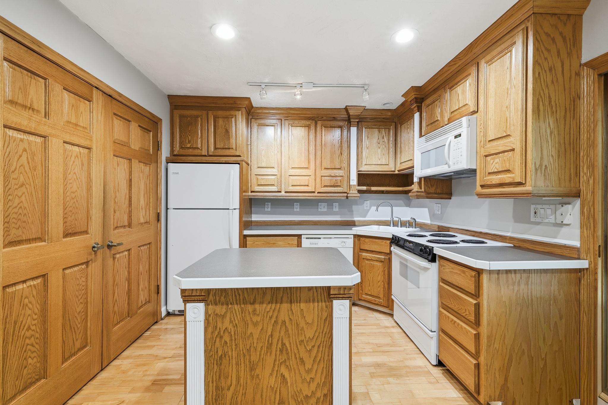 View of Residential at 6377 Barrie Road, Edina MN 55435, Edina (4 of 22) - Mike Wilen | Minnesota Team Real Estate