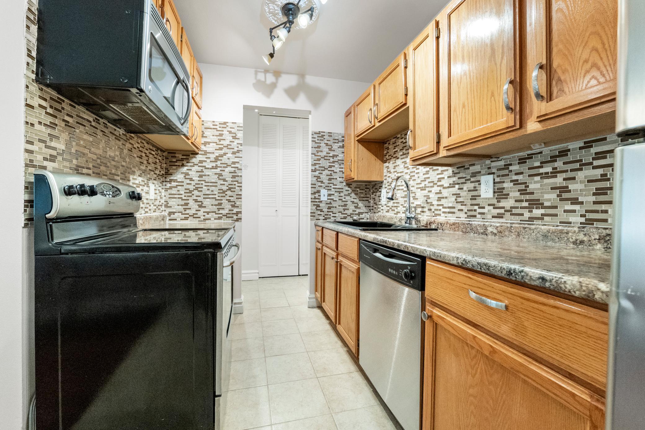 View of Residential at 2212 Aldrich Avenue #106, Minneapolis MN 55405, Minneapolis (6 of 16) - Mike Wilen | Minnesota Team Real Estate