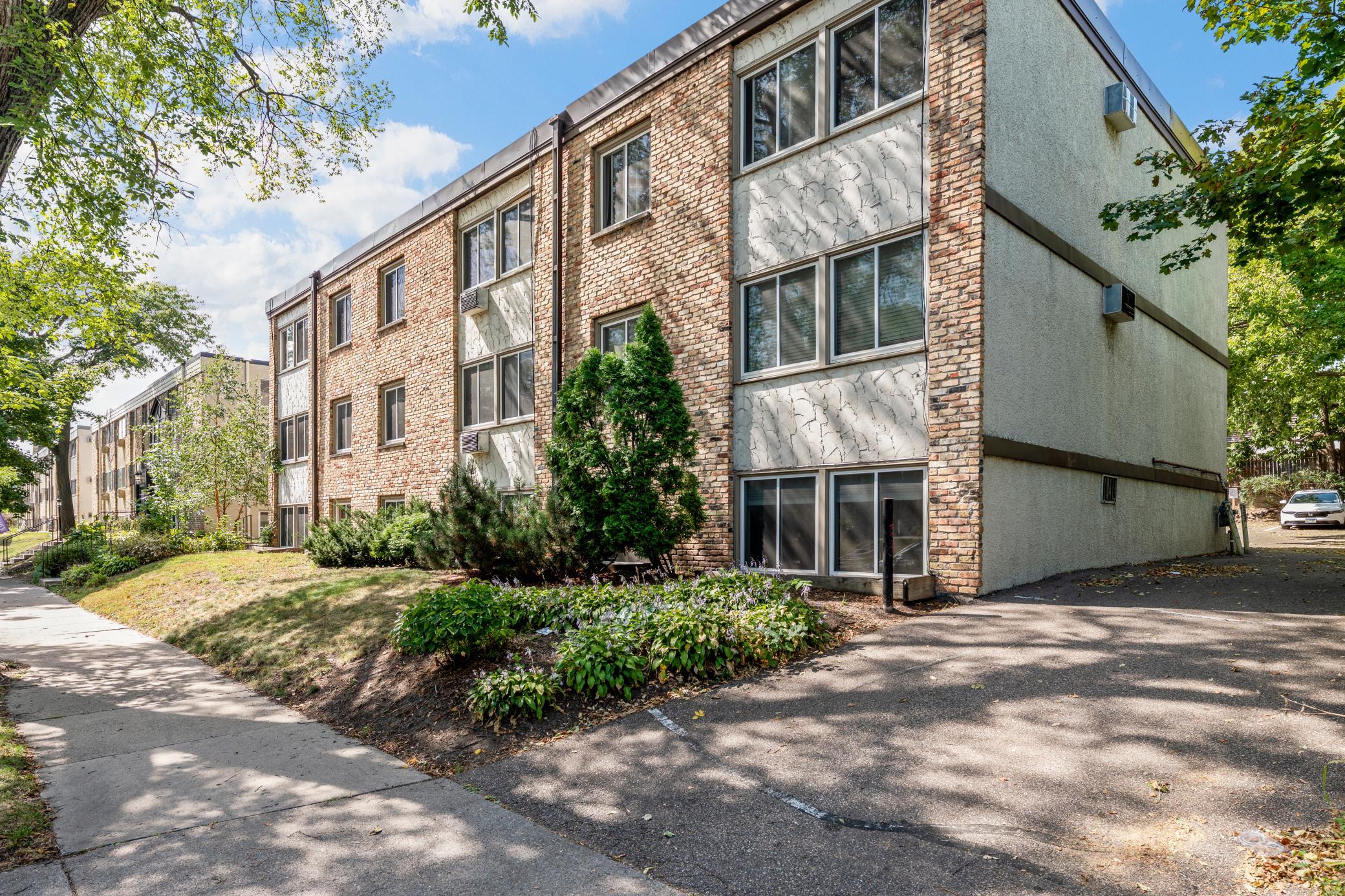 View of Residential at 2212 Aldrich Avenue #106, Minneapolis MN 55405, Minneapolis (15 of 16) - Mike Wilen | Minnesota Team Real Estate