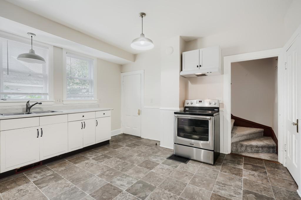 View of Residential at 527 Blair Avenue, Saint Paul MN 55103, Saint Paul (8 of 29) - Mike Wilen | Minnesota Team Real Estate