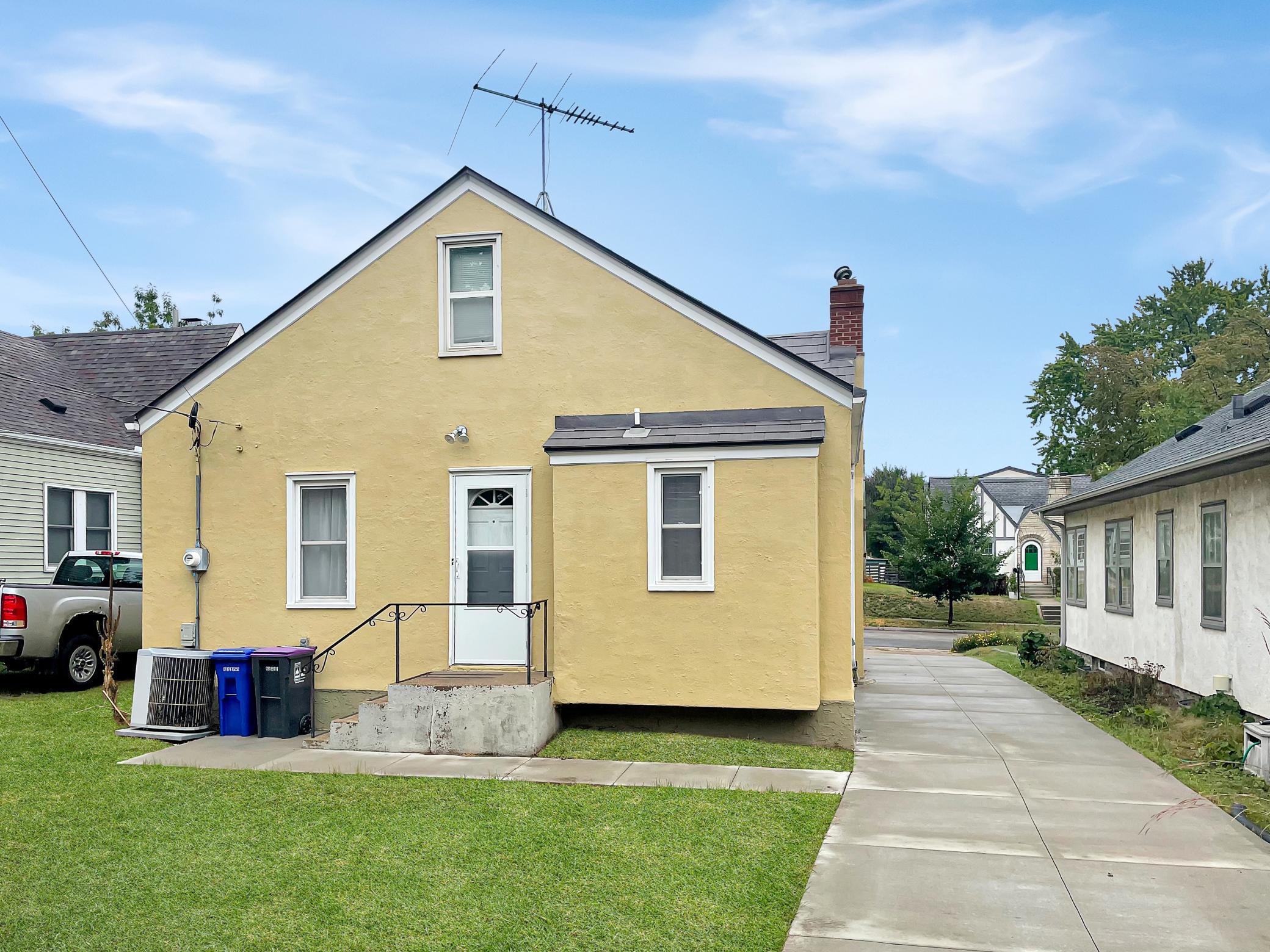 View of Residential at 1186 Englewood Avenue, Saint Paul MN 55104, Saint Paul (5 of 35) - Mike Wilen | Minnesota Team Real Estate