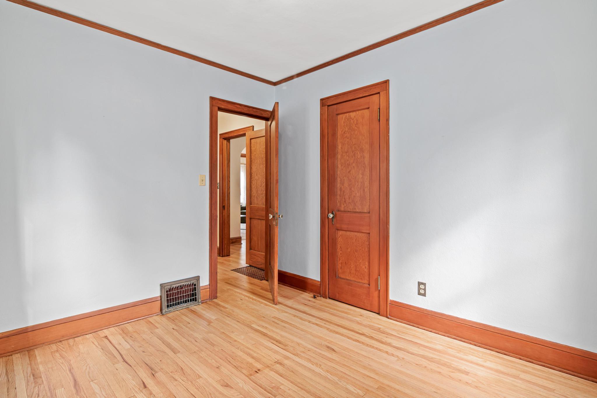 View of Residential at 1186 Englewood Avenue, Saint Paul MN 55104, Saint Paul (27 of 35) - Mike Wilen | Minnesota Team Real Estate