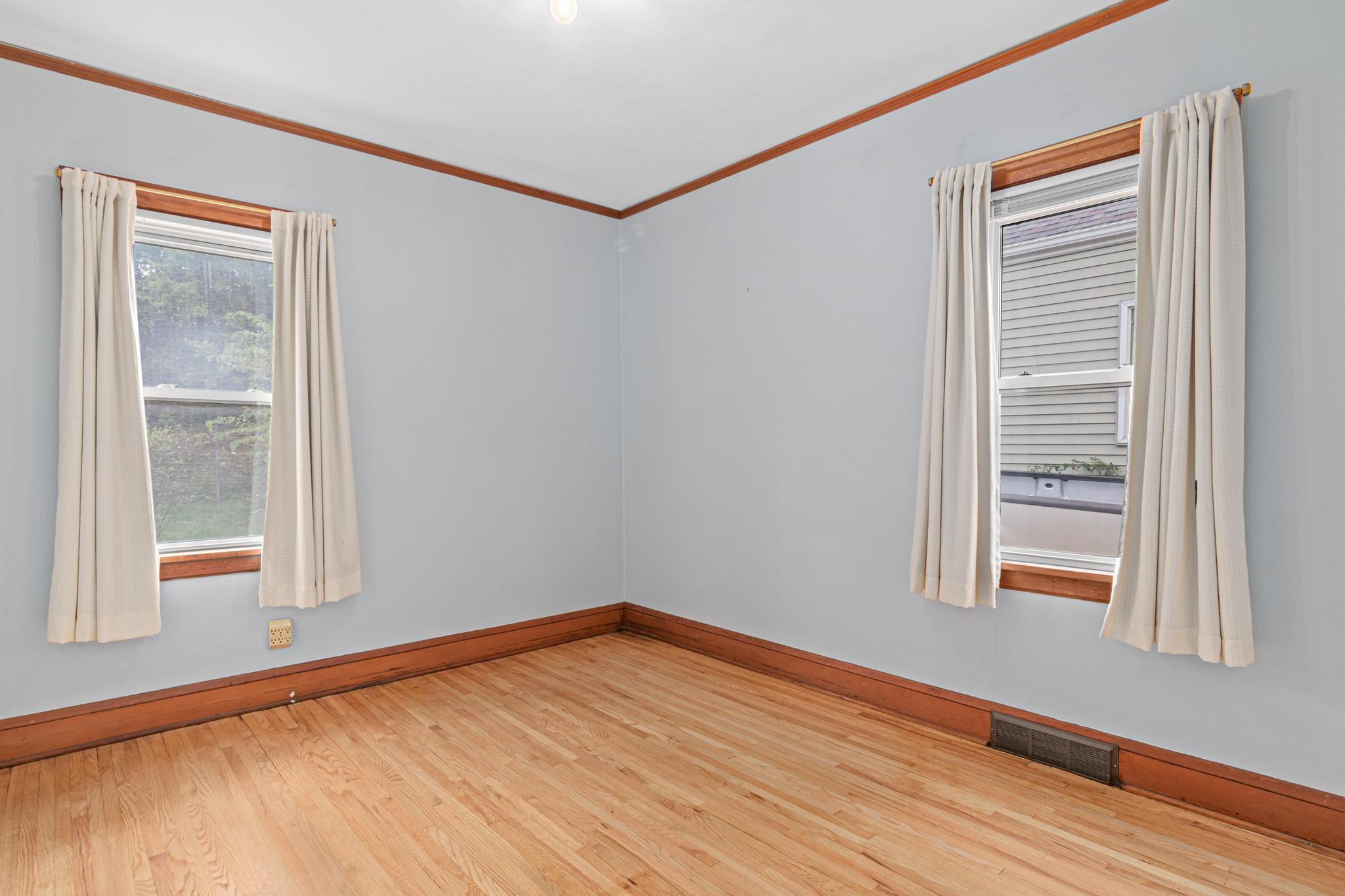 View of Residential at 1186 Englewood Avenue, Saint Paul MN 55104, Saint Paul (26 of 35) - Mike Wilen | Minnesota Team Real Estate