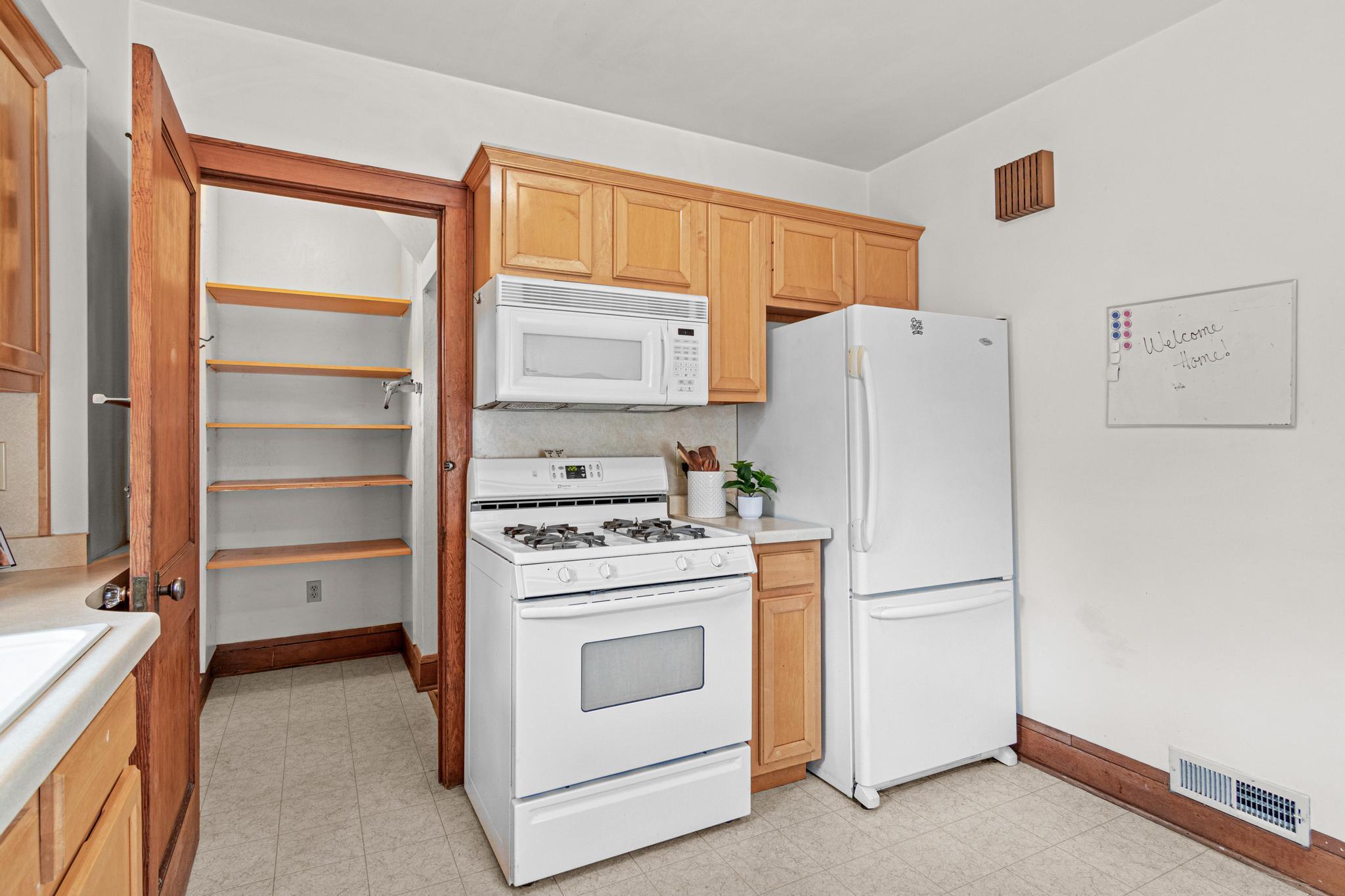 View of Residential at 1186 Englewood Avenue, Saint Paul MN 55104, Saint Paul (20 of 35) - Mike Wilen | Minnesota Team Real Estate