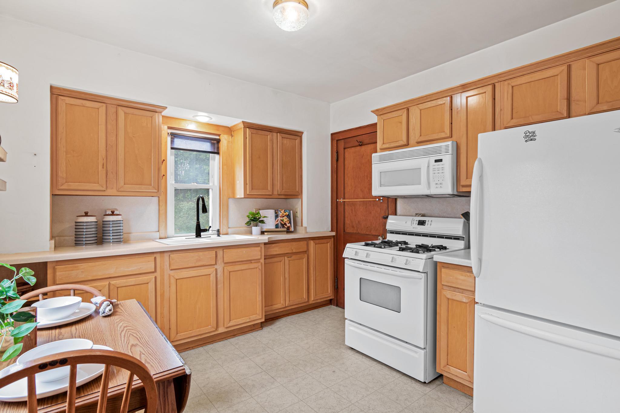 View of Residential at 1186 Englewood Avenue, Saint Paul MN 55104, Saint Paul (18 of 35) - Mike Wilen | Minnesota Team Real Estate