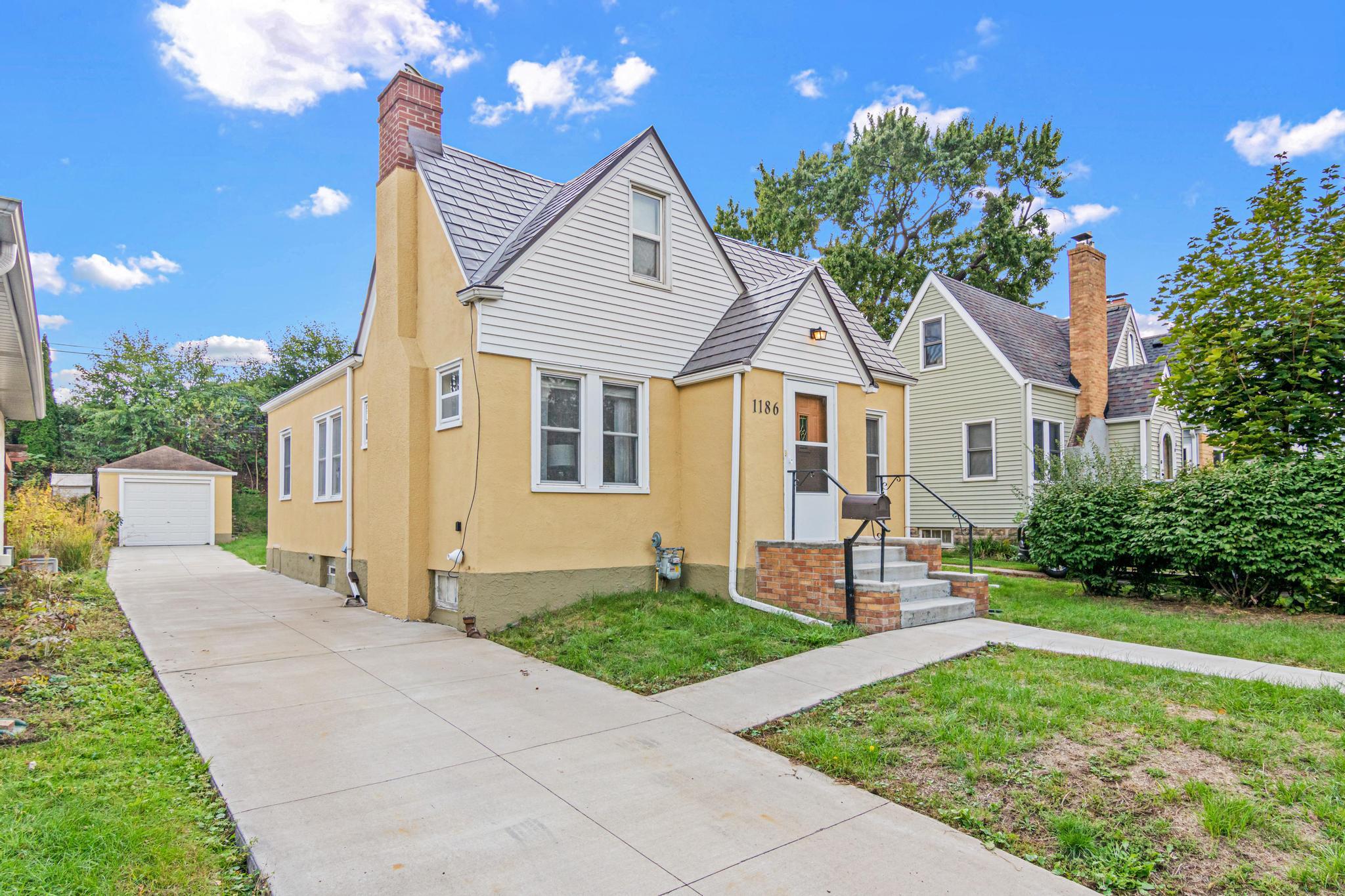 View of Residential at 1186 Englewood Avenue, Saint Paul MN 55104, Saint Paul (4 of 35) - Mike Wilen | Minnesota Team Real Estate