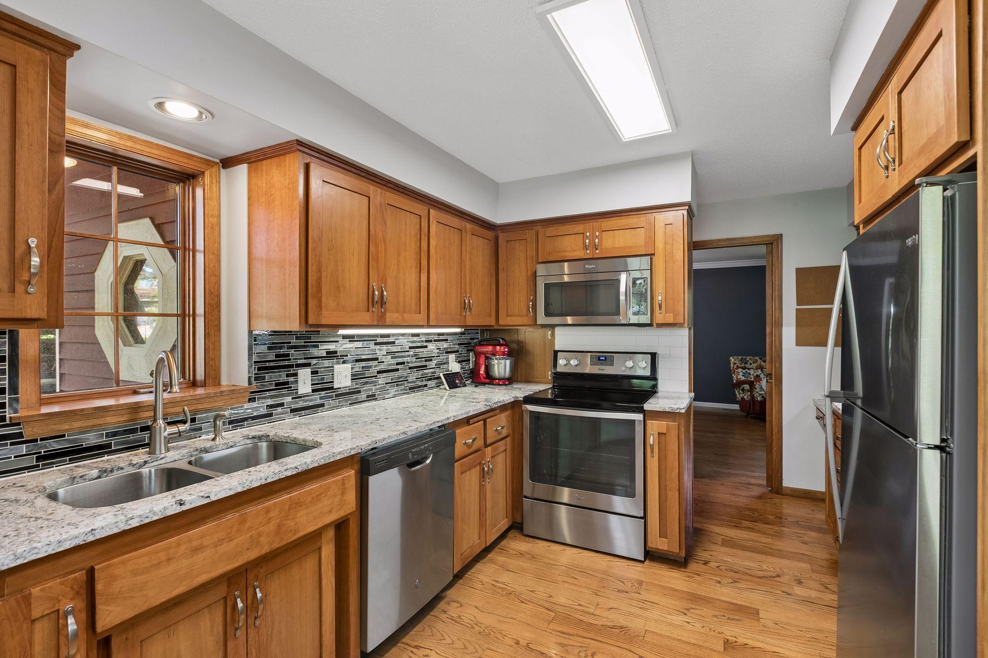 View of Residential at 2815 Saddlebrooke Circle, Minnetonka MN 55305, Minnetonka (10 of 36) - Mike Wilen | Minnesota Team Real Estate