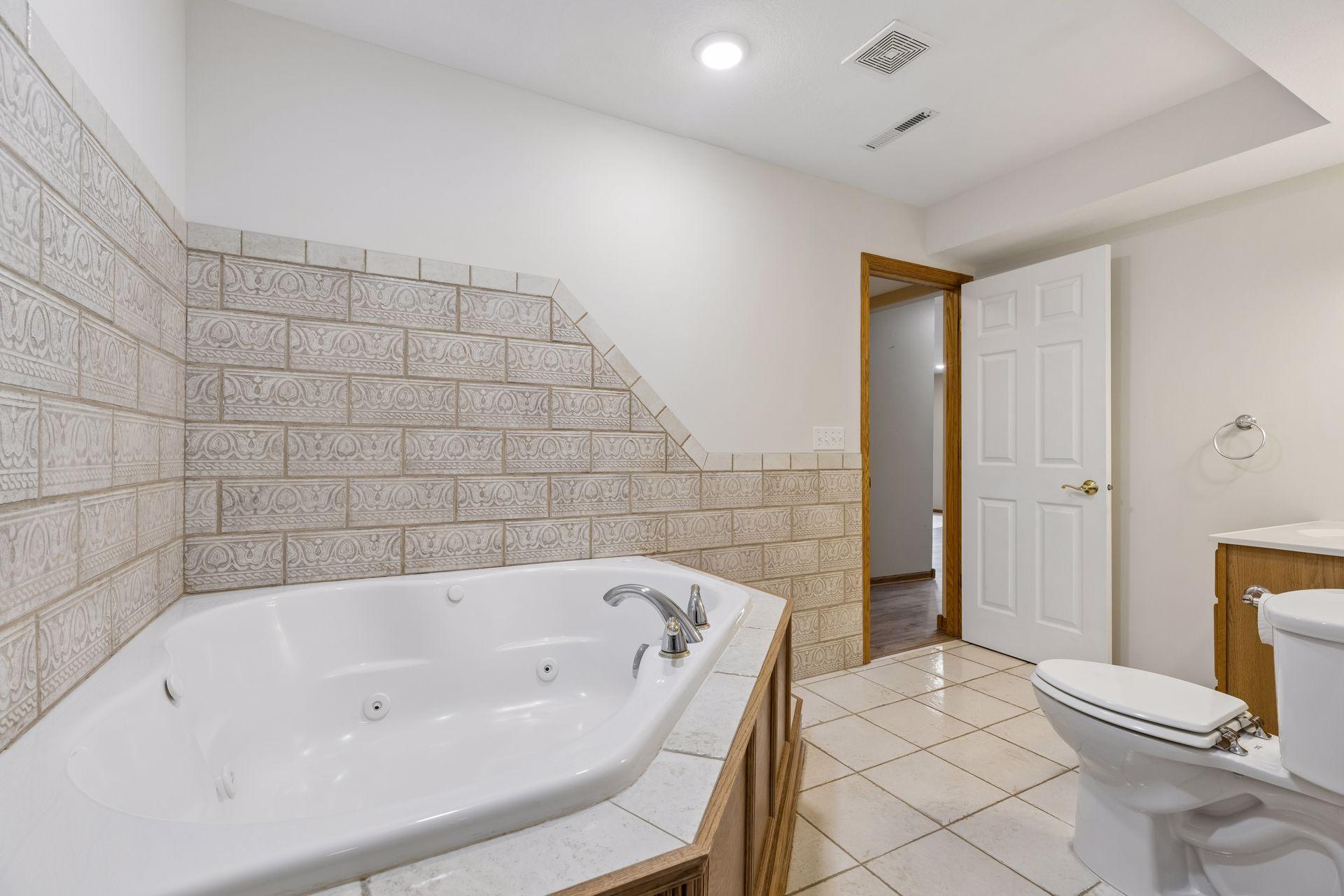 View of Residential at 492 Holly Lane, Oakdale MN 55128, Oakdale (30 of 35) - Mike Wilen | Minnesota Team Real Estate