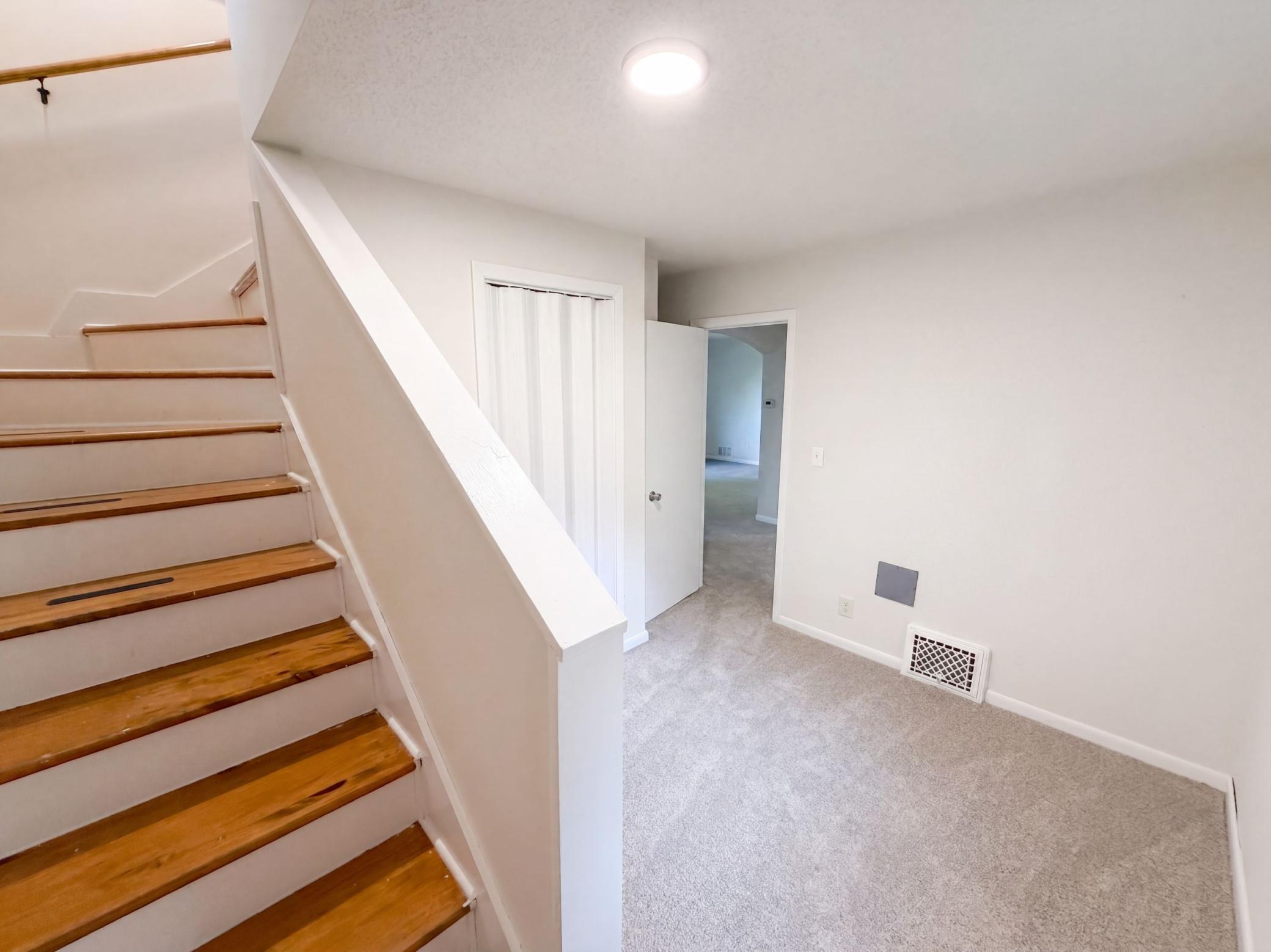 View of Residential at 305 Arlington Avenue, Saint Paul MN 55117, Saint Paul (17 of 23) - Mike Wilen | Minnesota Team Real Estate