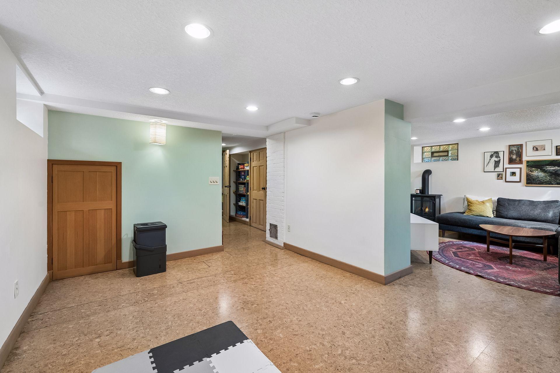 View of Residential at 2121 22nd Street, Minneapolis MN 55404, Minneapolis (47 of 63) - Mike Wilen | Minnesota Team Real Estate