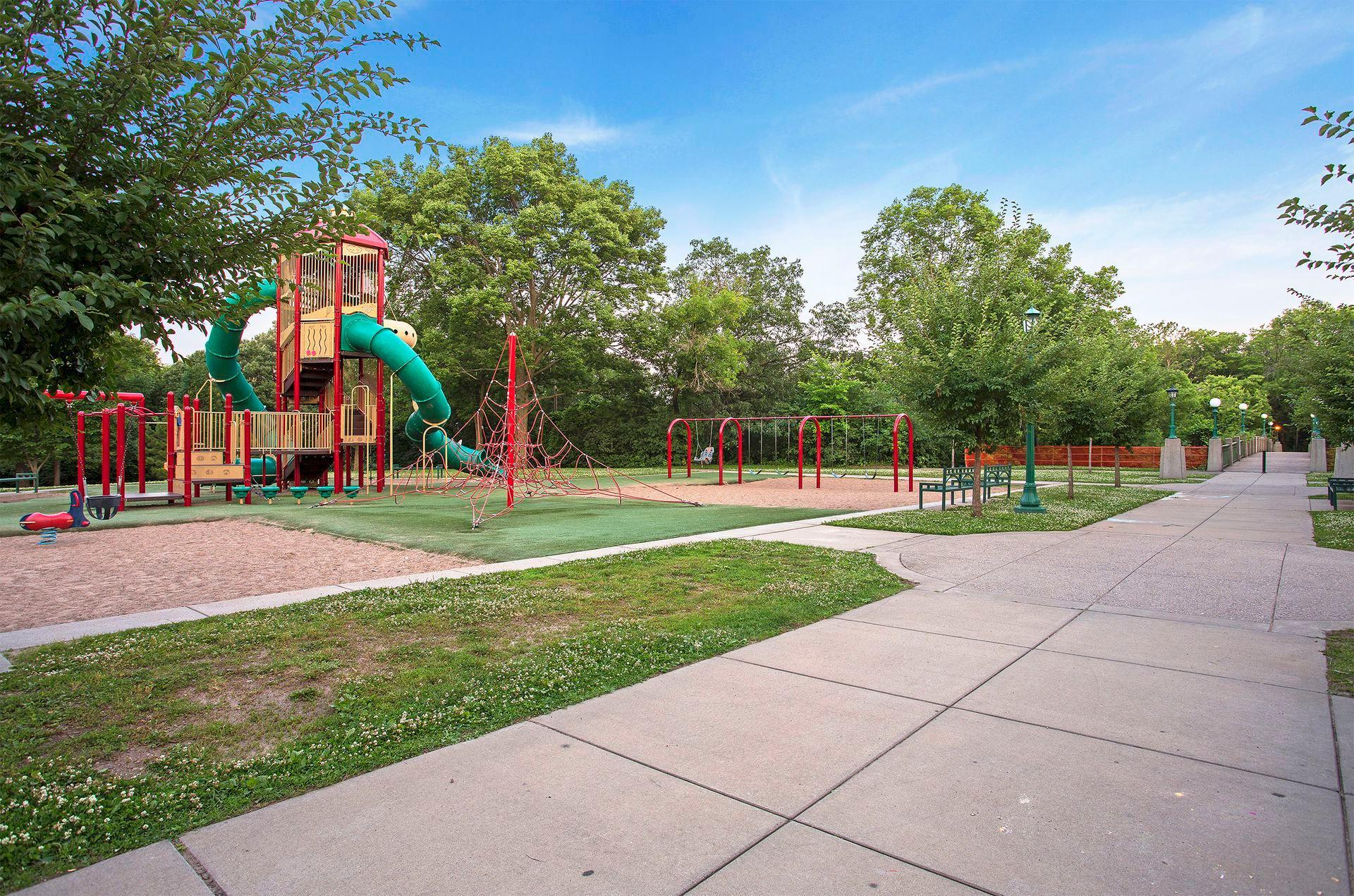 View of Residential at 1318 Eleanor Avenue, Saint Paul MN 55116, Saint Paul (41 of 45) - Mike Wilen | Minnesota Team Real Estate