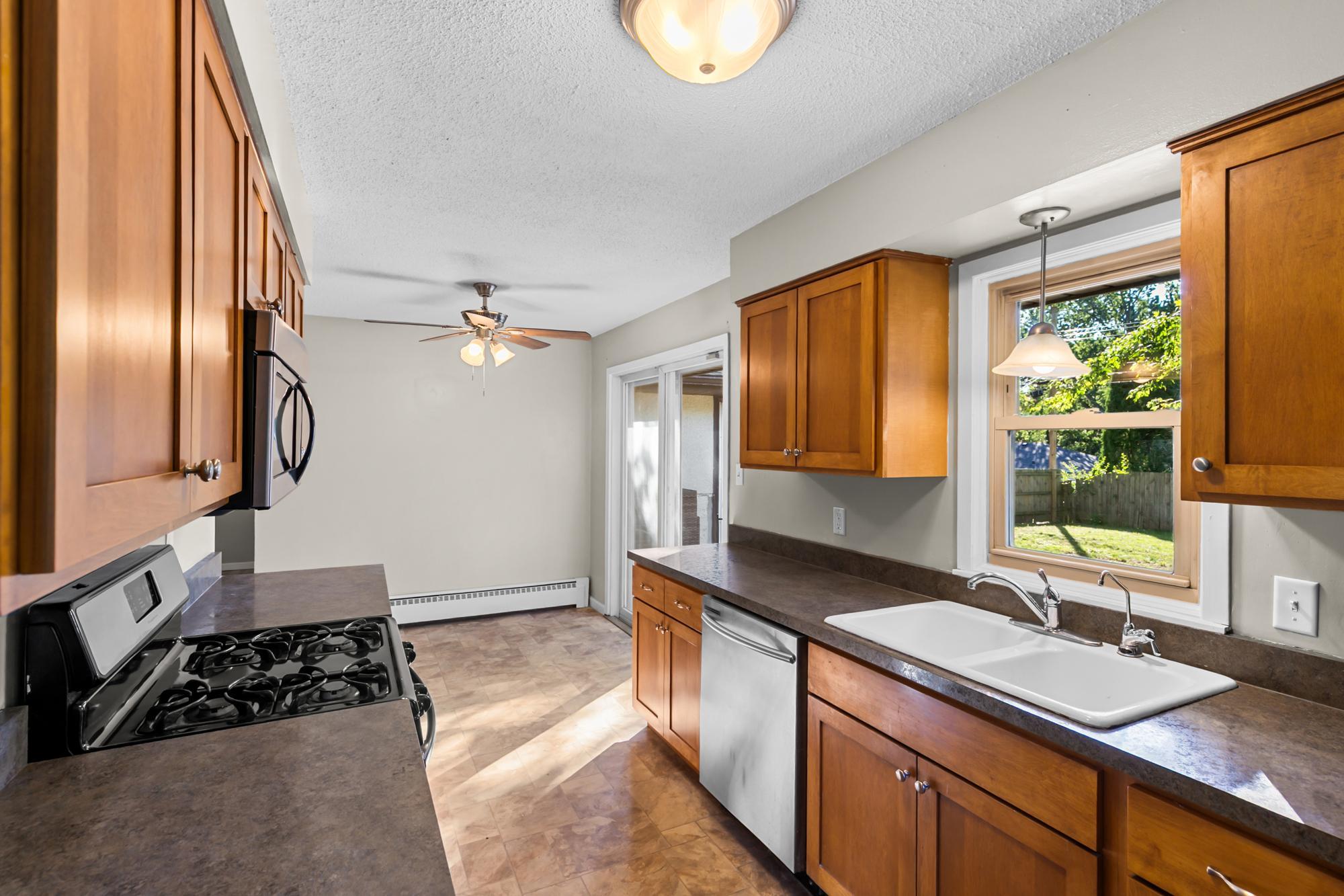 View of Residential at 610 Grange Avenue, Oakdale MN 55128, Oakdale (14 of 32) - Mike Wilen | Minnesota Team Real Estate