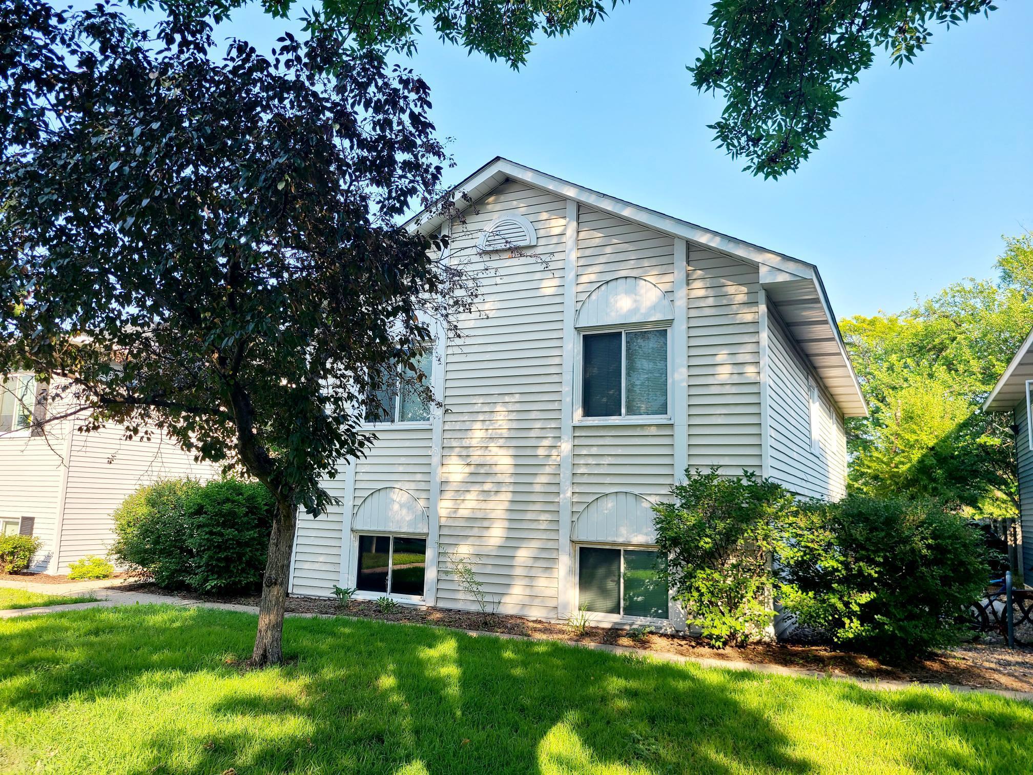 View of Residential Income at 808 9th Avenue, Minneapolis MN 55414, Minneapolis (2 of 11) - Mike Wilen | Minnesota Team Real Estate