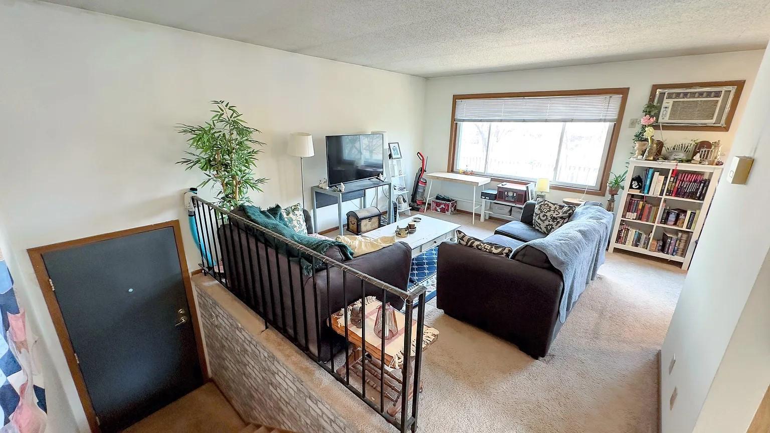 View of Residential Income at 808 9th Avenue, Minneapolis MN 55414, Minneapolis (9 of 11) - Mike Wilen | Minnesota Team Real Estate