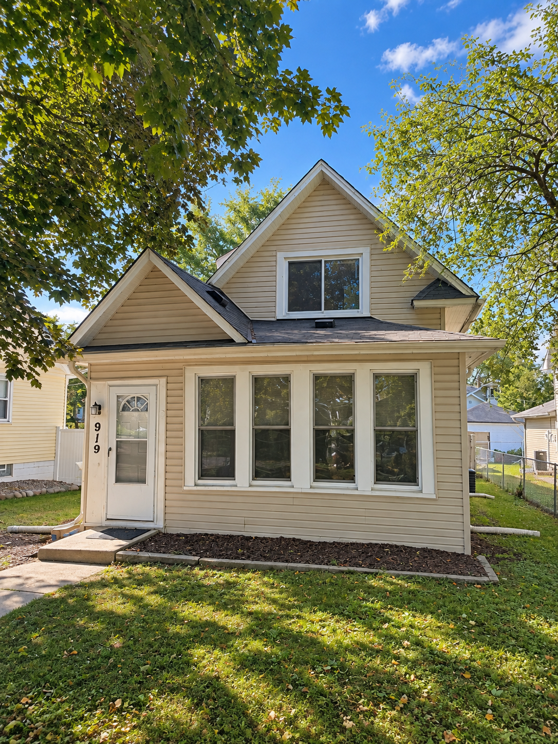 View of Single Family at 919 26th Avenue, Minneapolis - Mike Wilen | Minnesota Team Real Estate