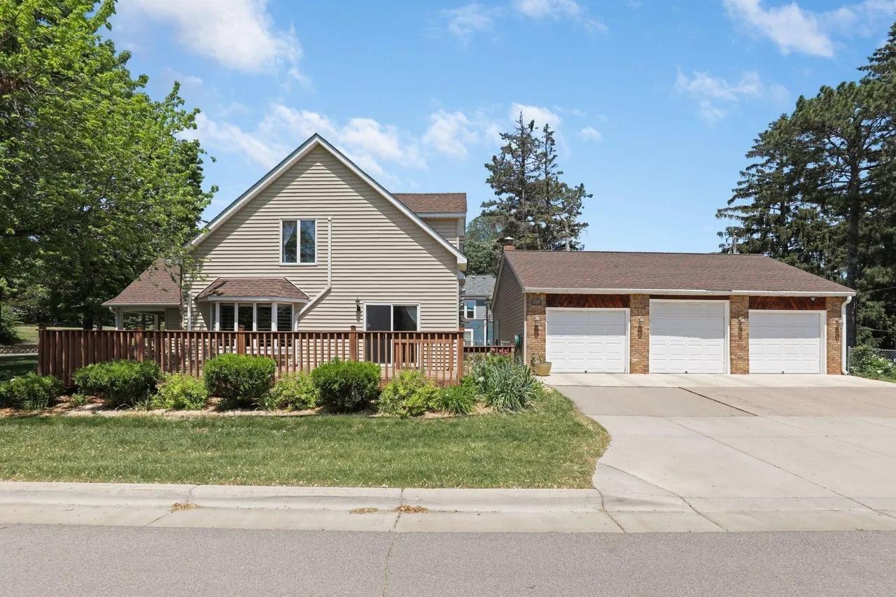 View of Residential Income at 1598 Shore Drive, Saint Paul MN 55106, Saint Paul (8 of 8) - Mike Wilen | Minnesota Team Real Estate