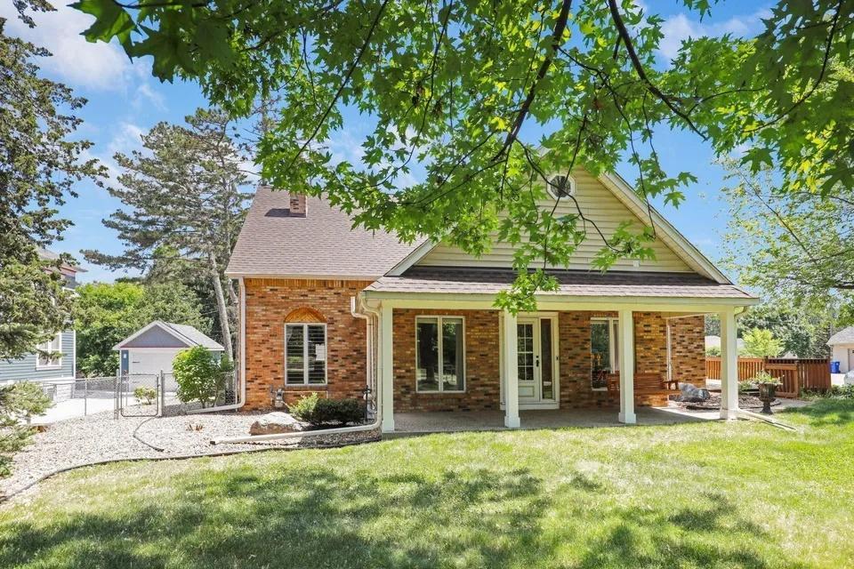 View of Residential Income at 1598 Shore Drive, Saint Paul MN 55106, Saint Paul (6 of 8) - Mike Wilen | Minnesota Team Real Estate