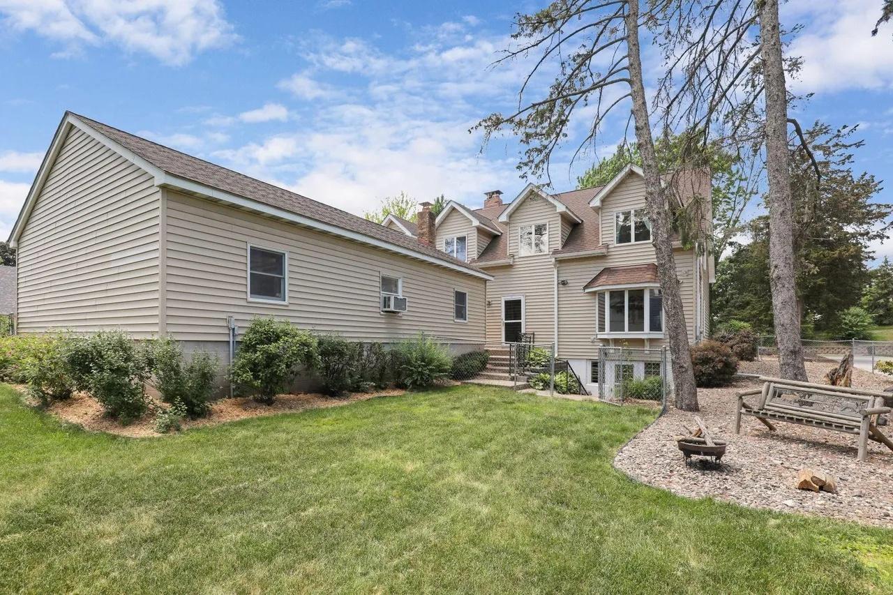 View of Residential Income at 1598 Shore Drive, Saint Paul MN 55106, Saint Paul (4 of 8) - Mike Wilen | Minnesota Team Real Estate