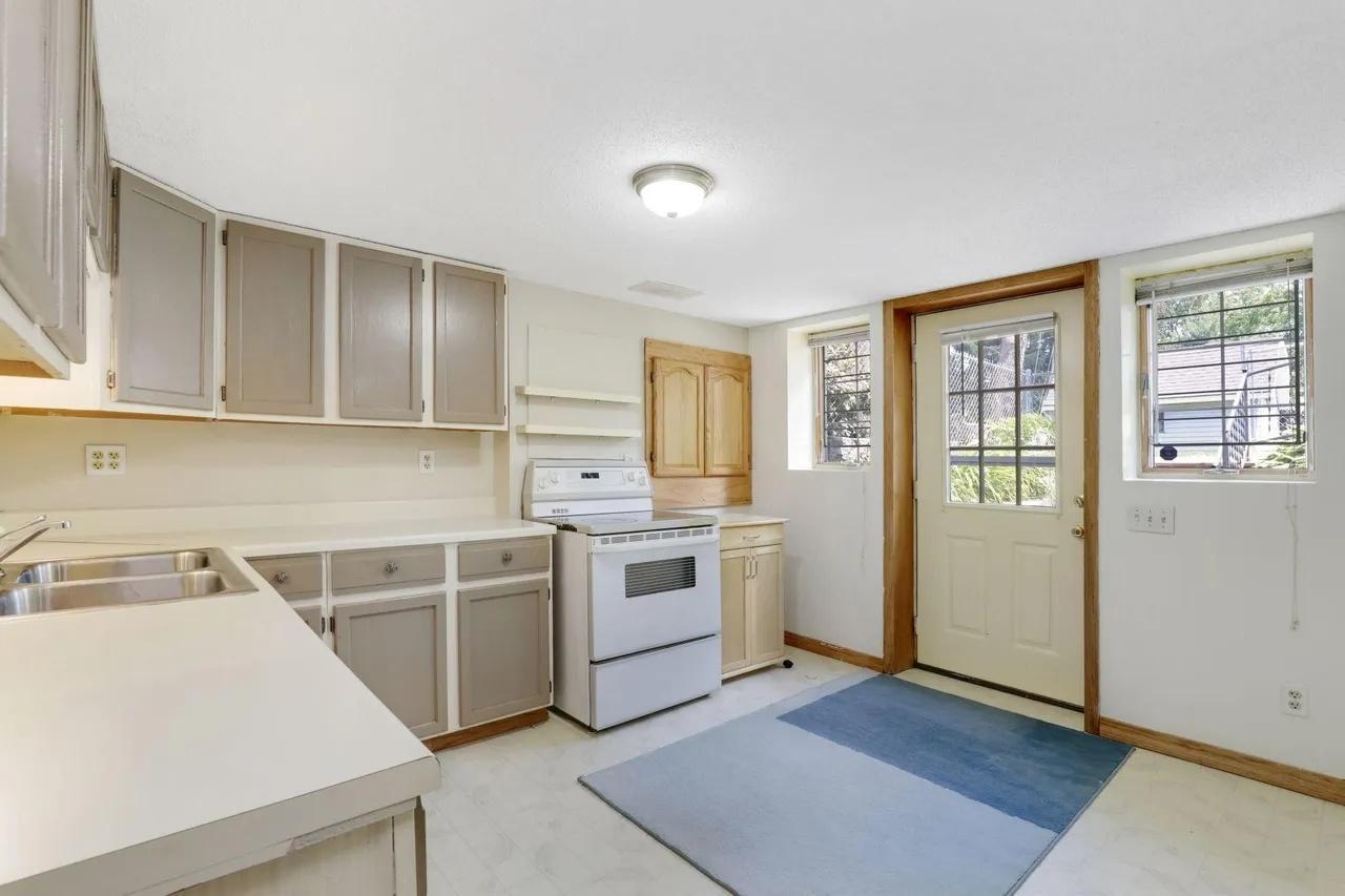 View of Residential Income at 1598 Shore Drive, Saint Paul MN 55106, Saint Paul (12 of 41) - Mike Wilen | Minnesota Team Real Estate
