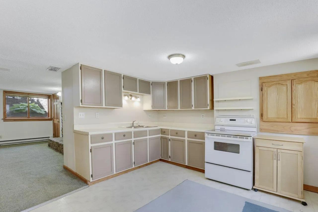 View of Residential Income at 1598 Shore Drive, Saint Paul MN 55106, Saint Paul (11 of 41) - Mike Wilen | Minnesota Team Real Estate