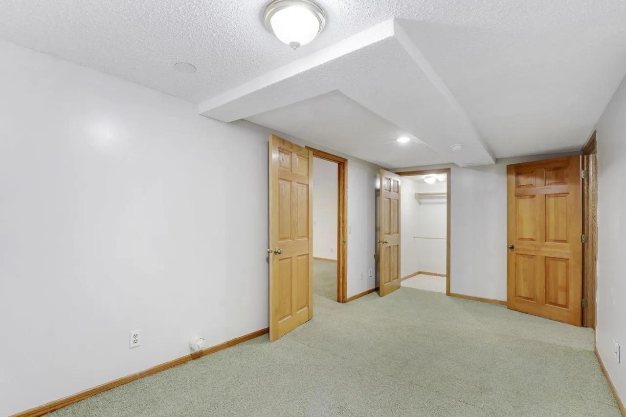 View of Residential Income at 1598 Shore Drive, Saint Paul MN 55106, Saint Paul (35 of 41) - Mike Wilen | Minnesota Team Real Estate