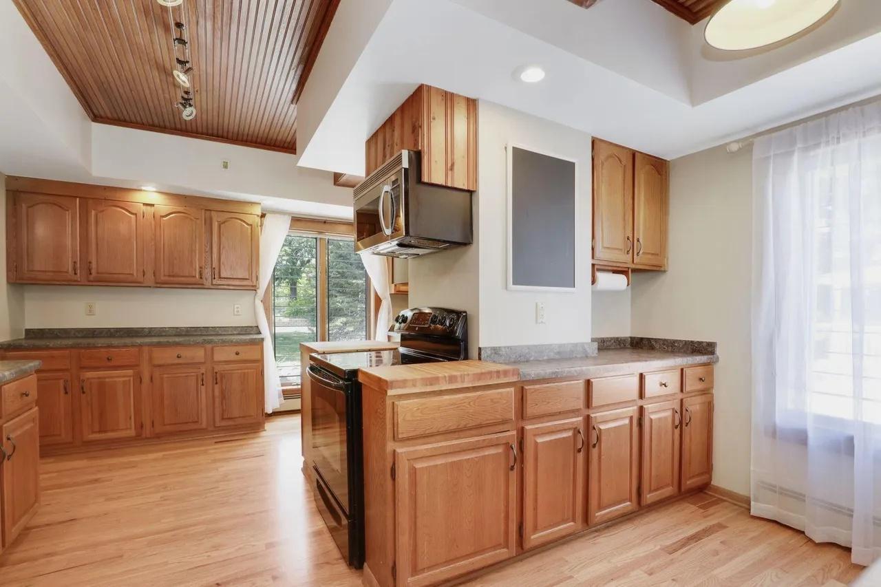 View of Residential Income at 1598 Shore Drive, Saint Paul MN 55106, Saint Paul (27 of 41) - Mike Wilen | Minnesota Team Real Estate