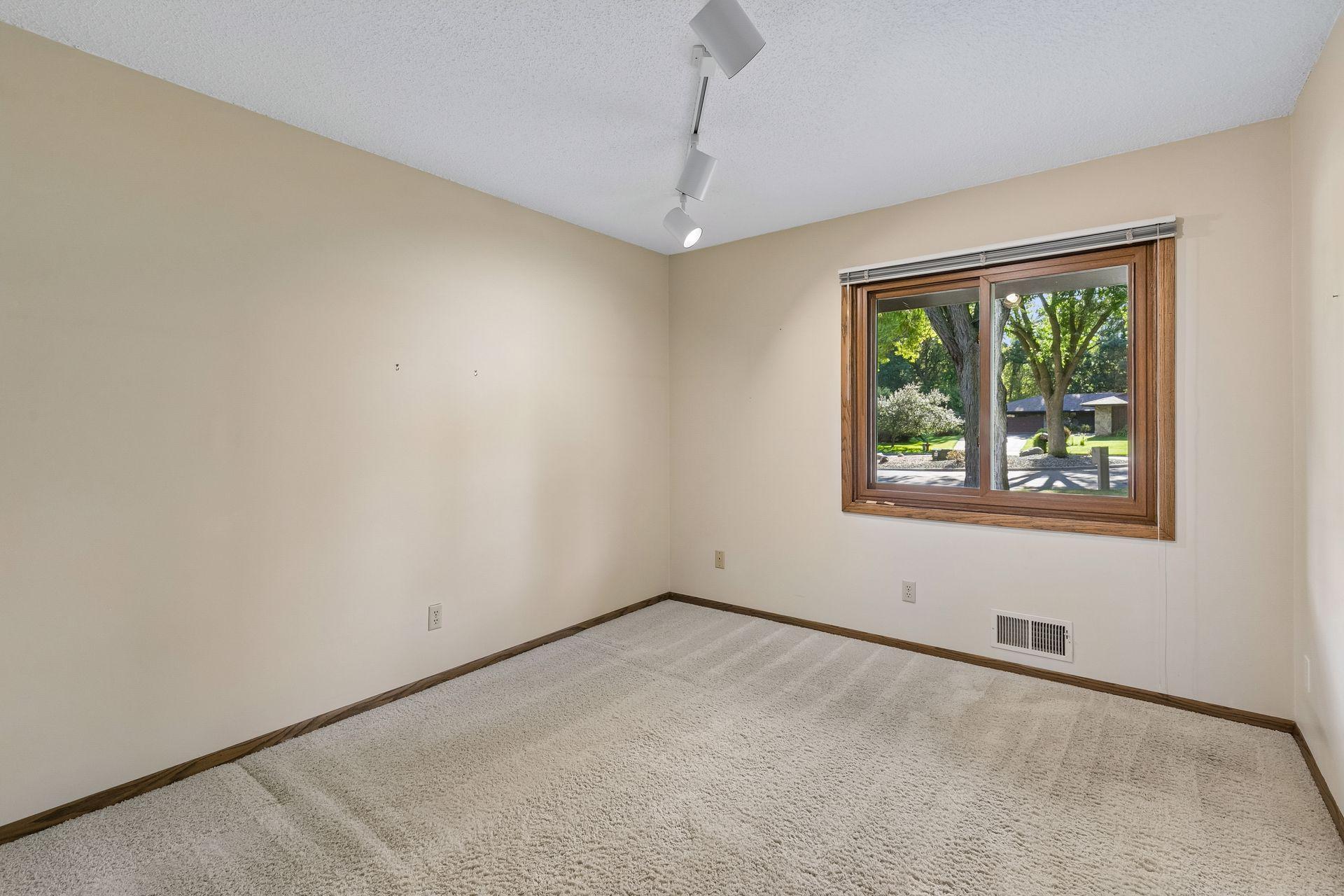 View of Residential at 2716 Isle Royale Court, Burnsville MN 55337, Burnsville (23 of 63) - Mike Wilen | Minnesota Team Real Estate