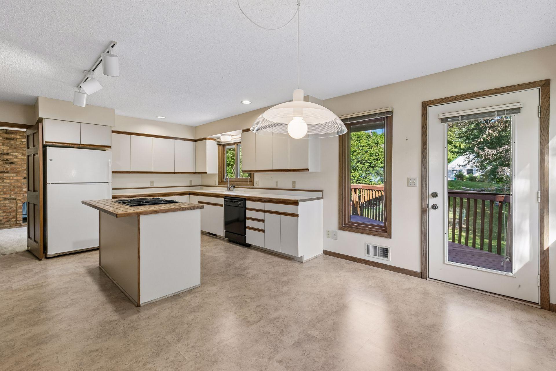 View of Residential at 2716 Isle Royale Court, Burnsville MN 55337, Burnsville (17 of 63) - Mike Wilen | Minnesota Team Real Estate
