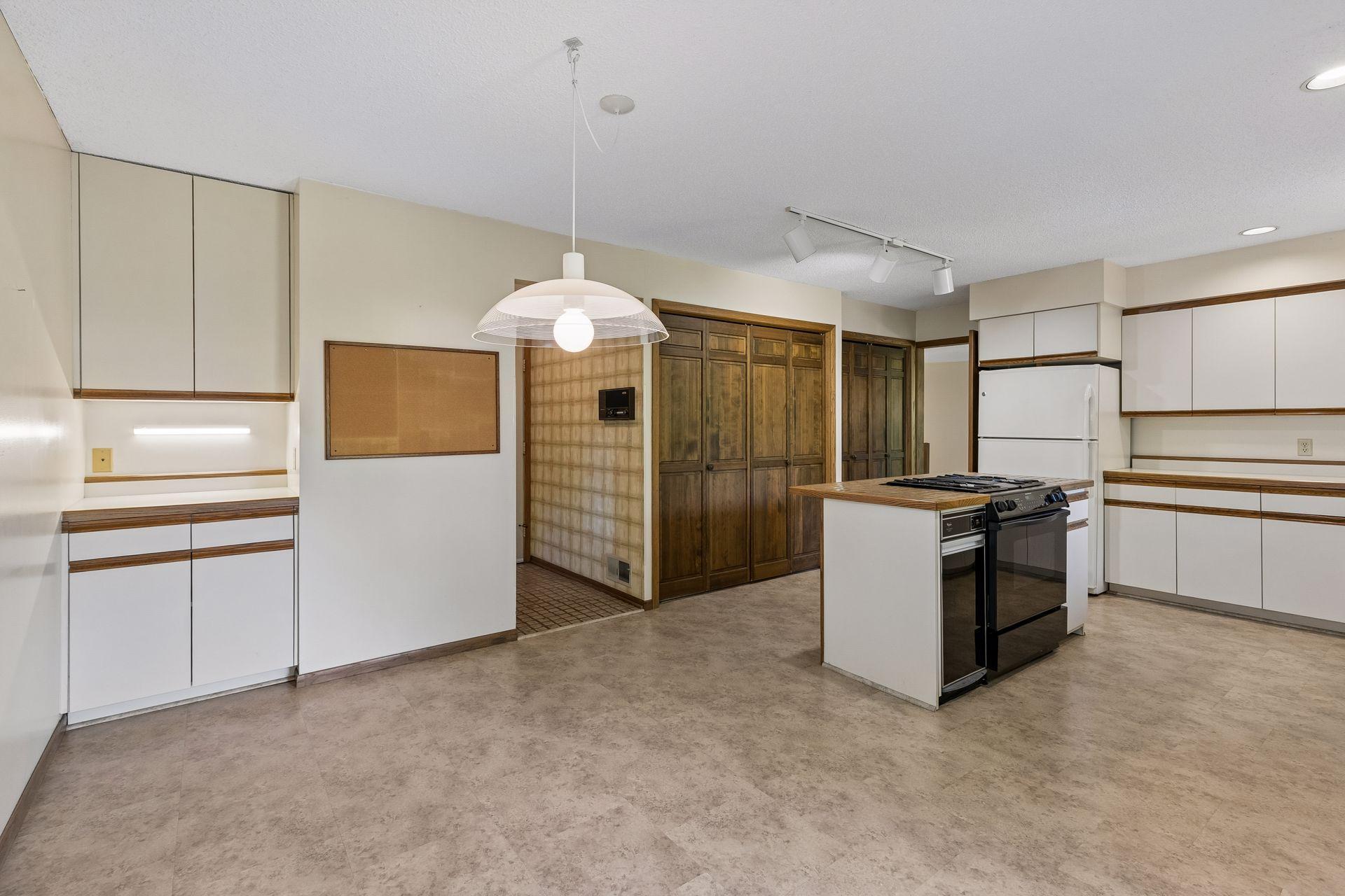 View of Residential at 2716 Isle Royale Court, Burnsville MN 55337, Burnsville (16 of 63) - Mike Wilen | Minnesota Team Real Estate