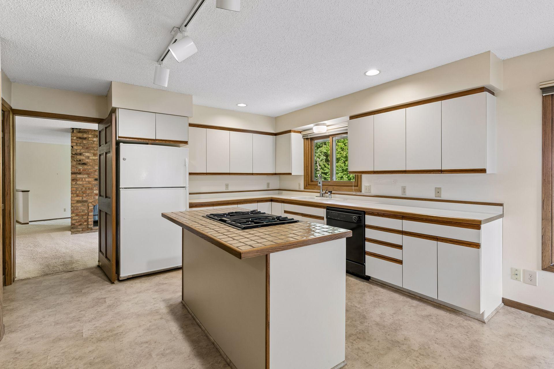 View of Residential at 2716 Isle Royale Court, Burnsville MN 55337, Burnsville (14 of 63) - Mike Wilen | Minnesota Team Real Estate