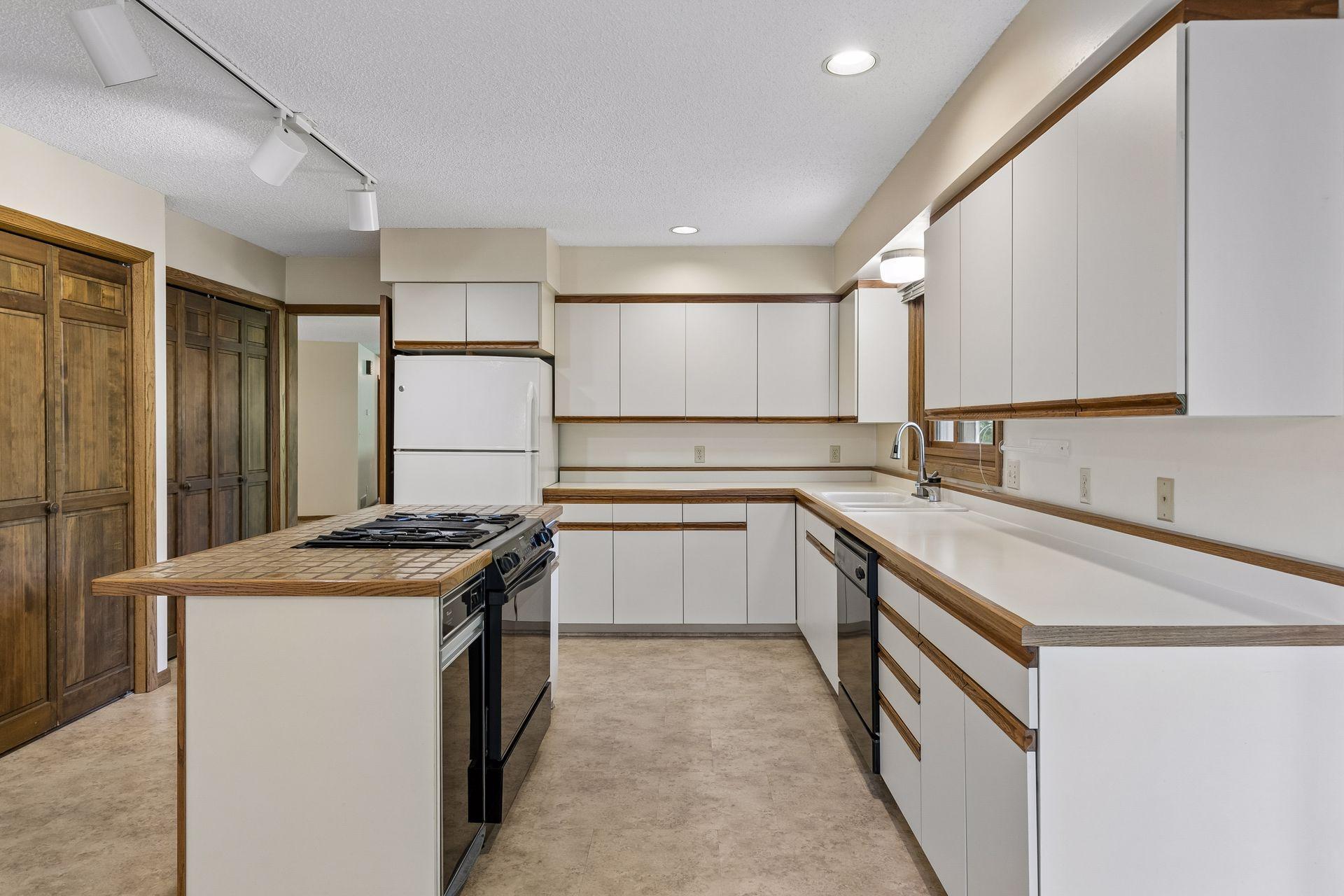View of Residential at 2716 Isle Royale Court, Burnsville MN 55337, Burnsville (13 of 63) - Mike Wilen | Minnesota Team Real Estate