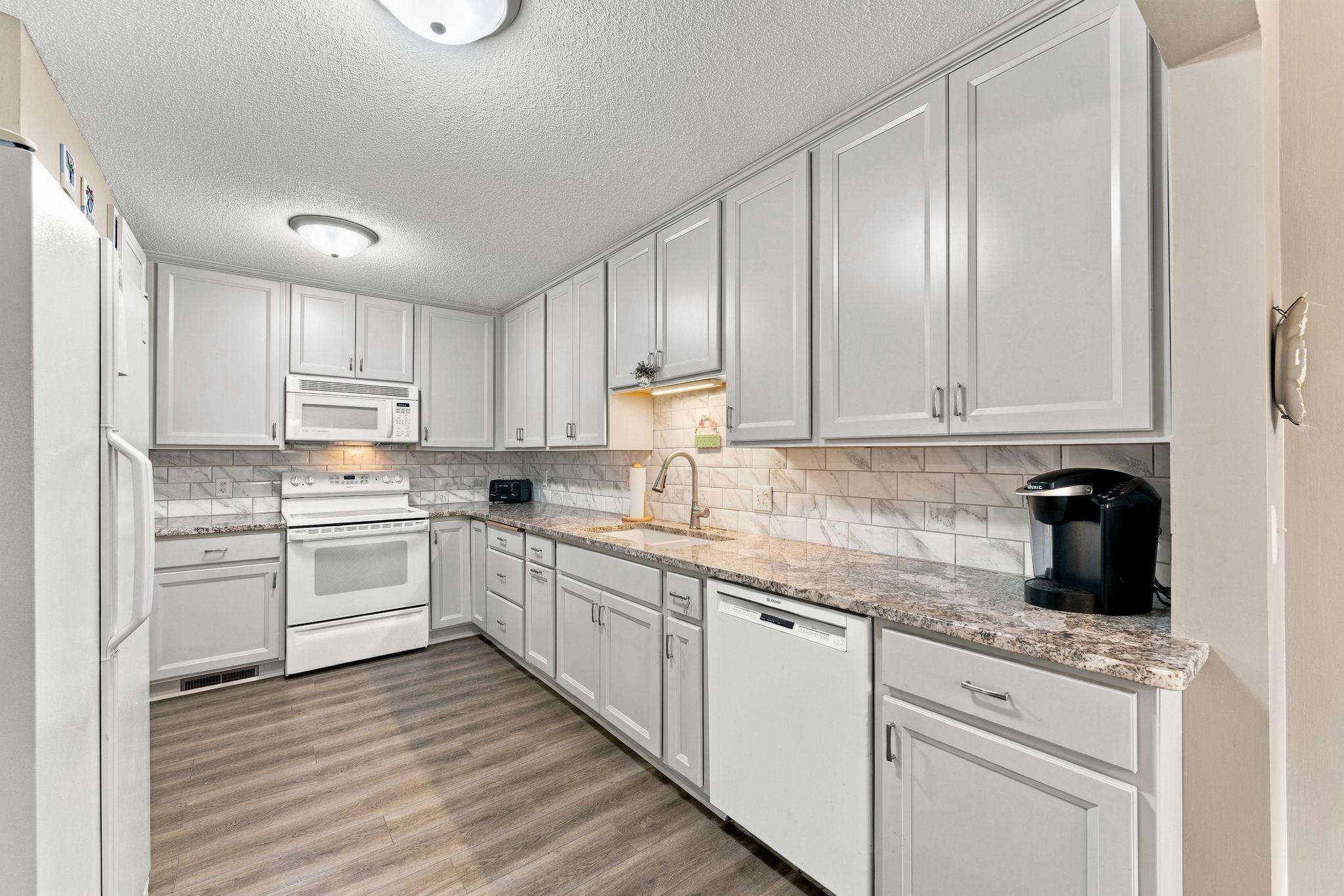 View of Residential at 6121 Blake Ridge Road, Edina MN 55436, Edina (4 of 30) - Mike Wilen | Minnesota Team Real Estate