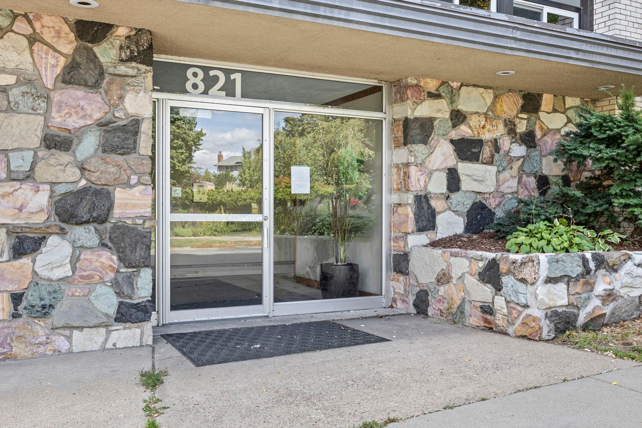 View of Residential at 821 Douglas Avenue #204, Minneapolis MN 55403, Minneapolis (6 of 20) - Mike Wilen | Minnesota Team Real Estate