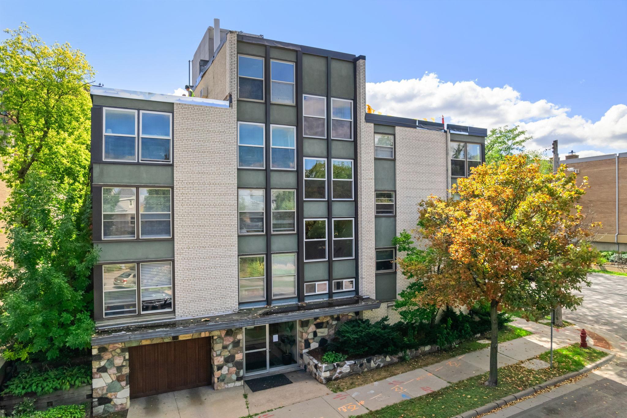 View of Residential at 821 Douglas Avenue #204, Minneapolis MN 55403, Minneapolis (5 of 20) - Mike Wilen | Minnesota Team Real Estate