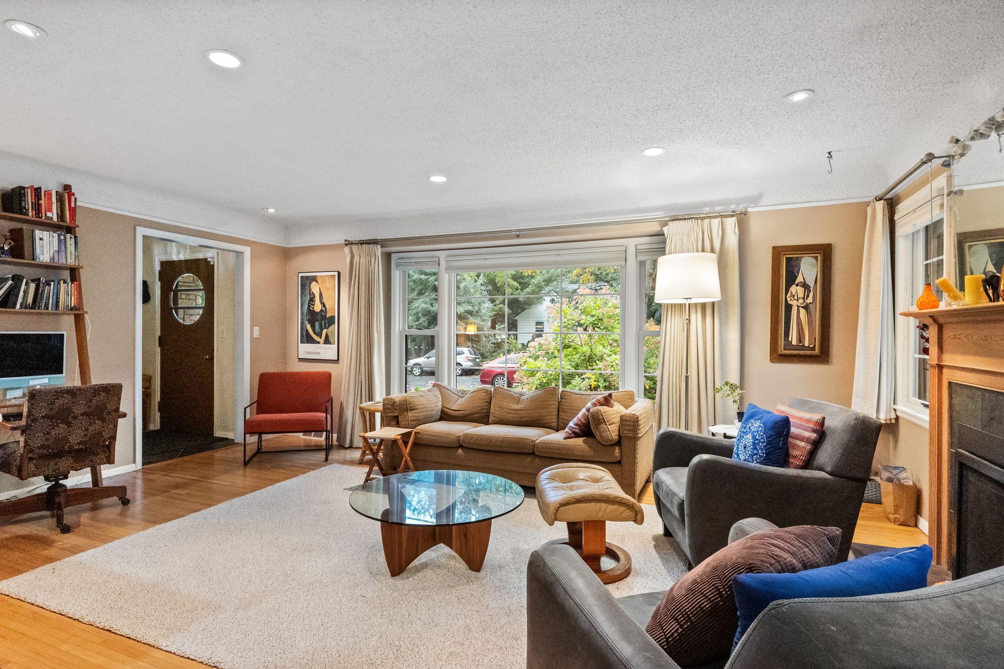 View of Residential at 40 Upton Avenue, Minneapolis MN 55405, Minneapolis (5 of 30) - Mike Wilen | Minnesota Team Real Estate
