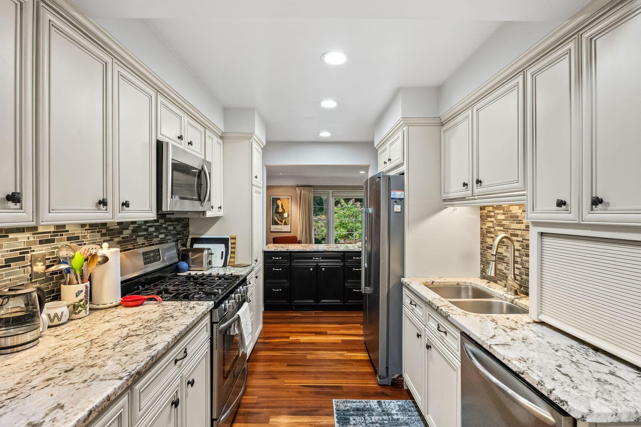 View of Residential at 40 Upton Avenue, Minneapolis MN 55405, Minneapolis (9 of 30) - Mike Wilen | Minnesota Team Real Estate
