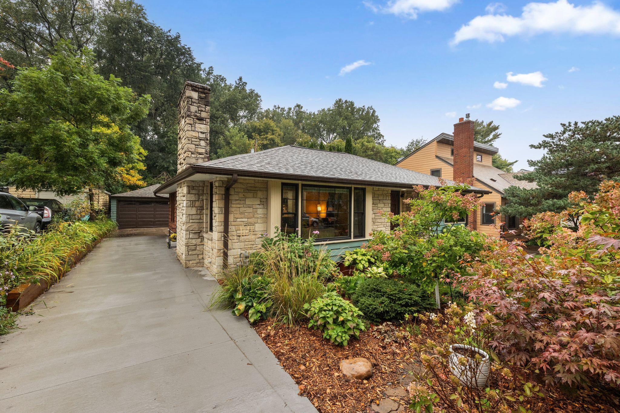 View of Residential at 40 Upton Avenue, Minneapolis MN 55405, Minneapolis (29 of 30) - Mike Wilen | Minnesota Team Real Estate